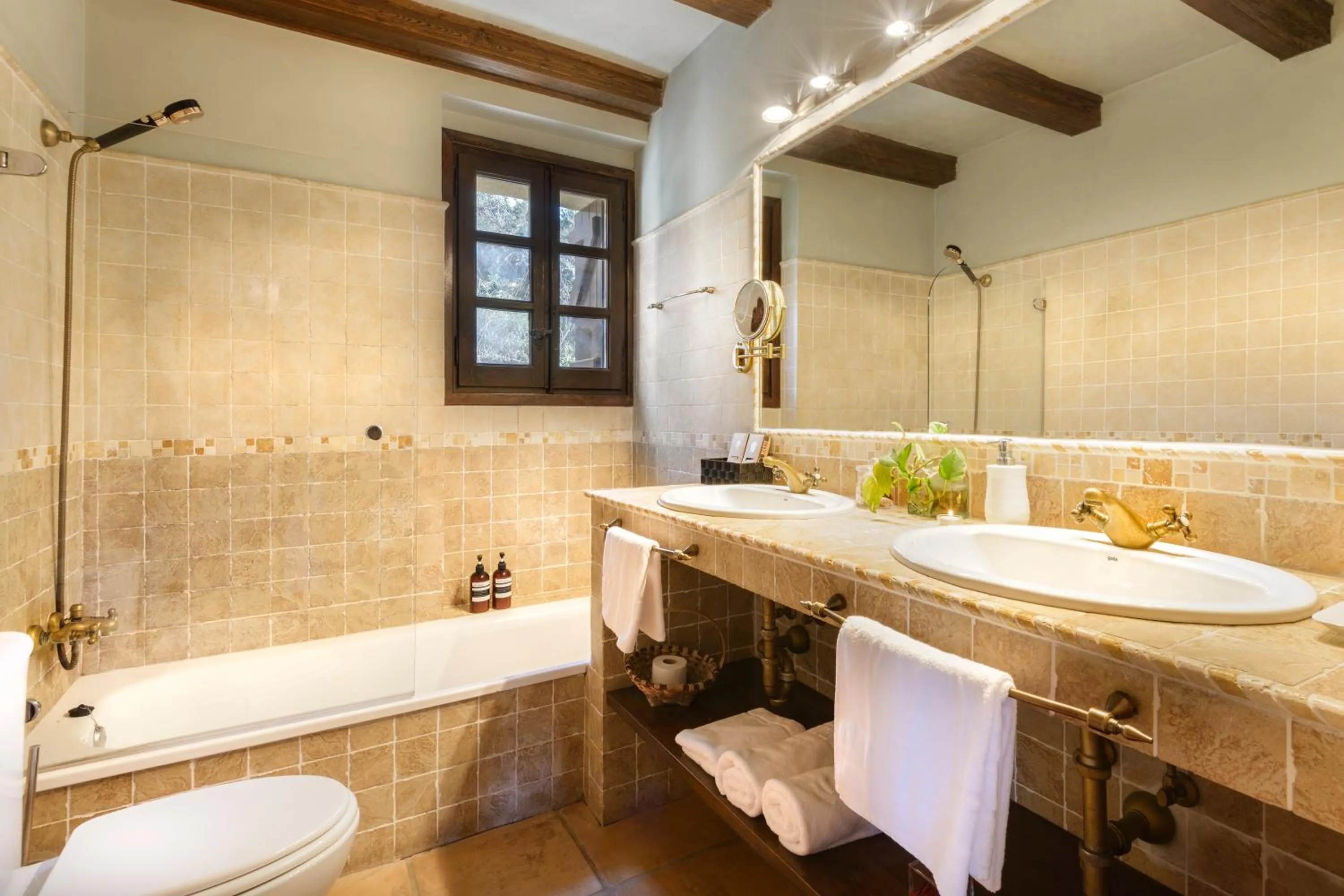 Bathroom in Hotel Rural El Mirador de los Pirineos