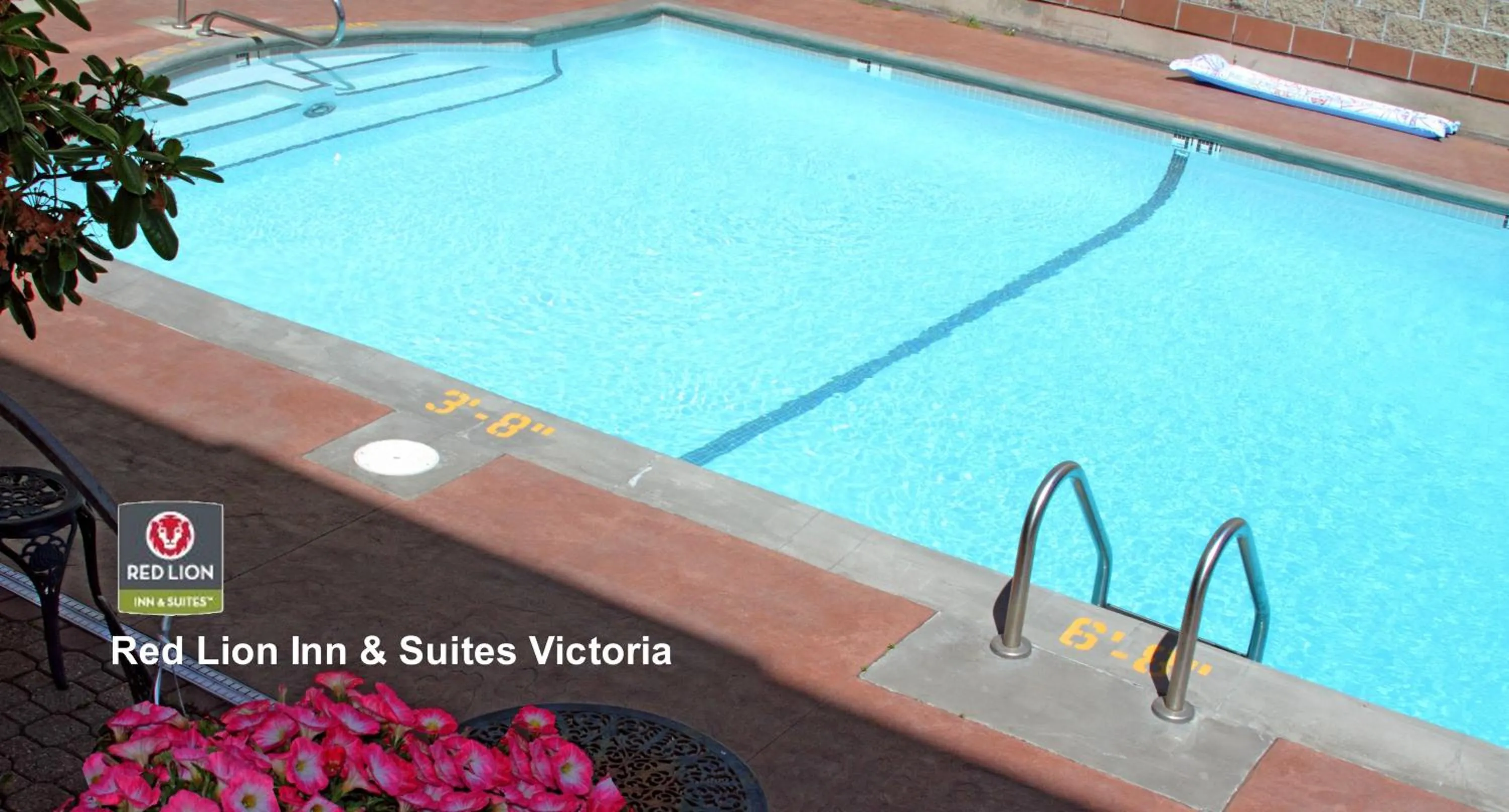 Swimming pool in Red Lion Inn and Suites Victoria