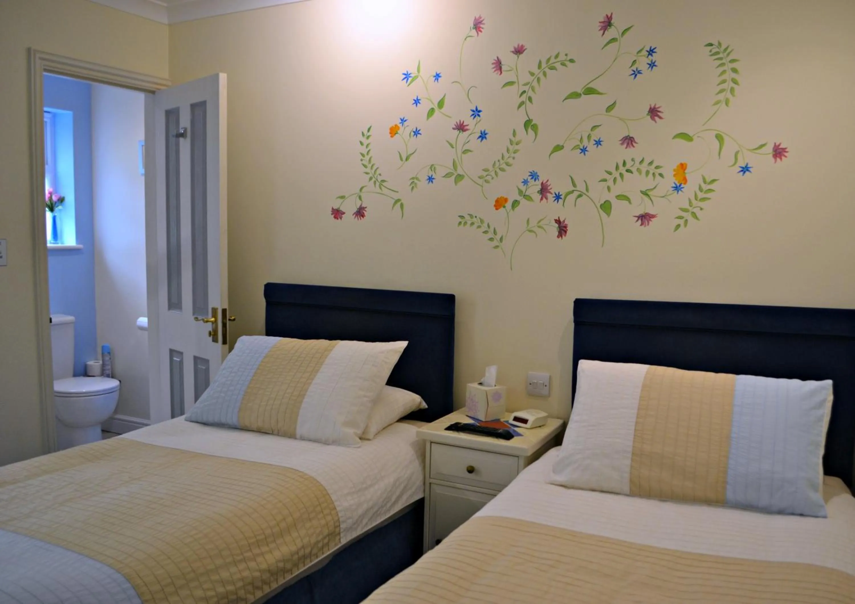 Bathroom, Bed in Little Bullocks Farm