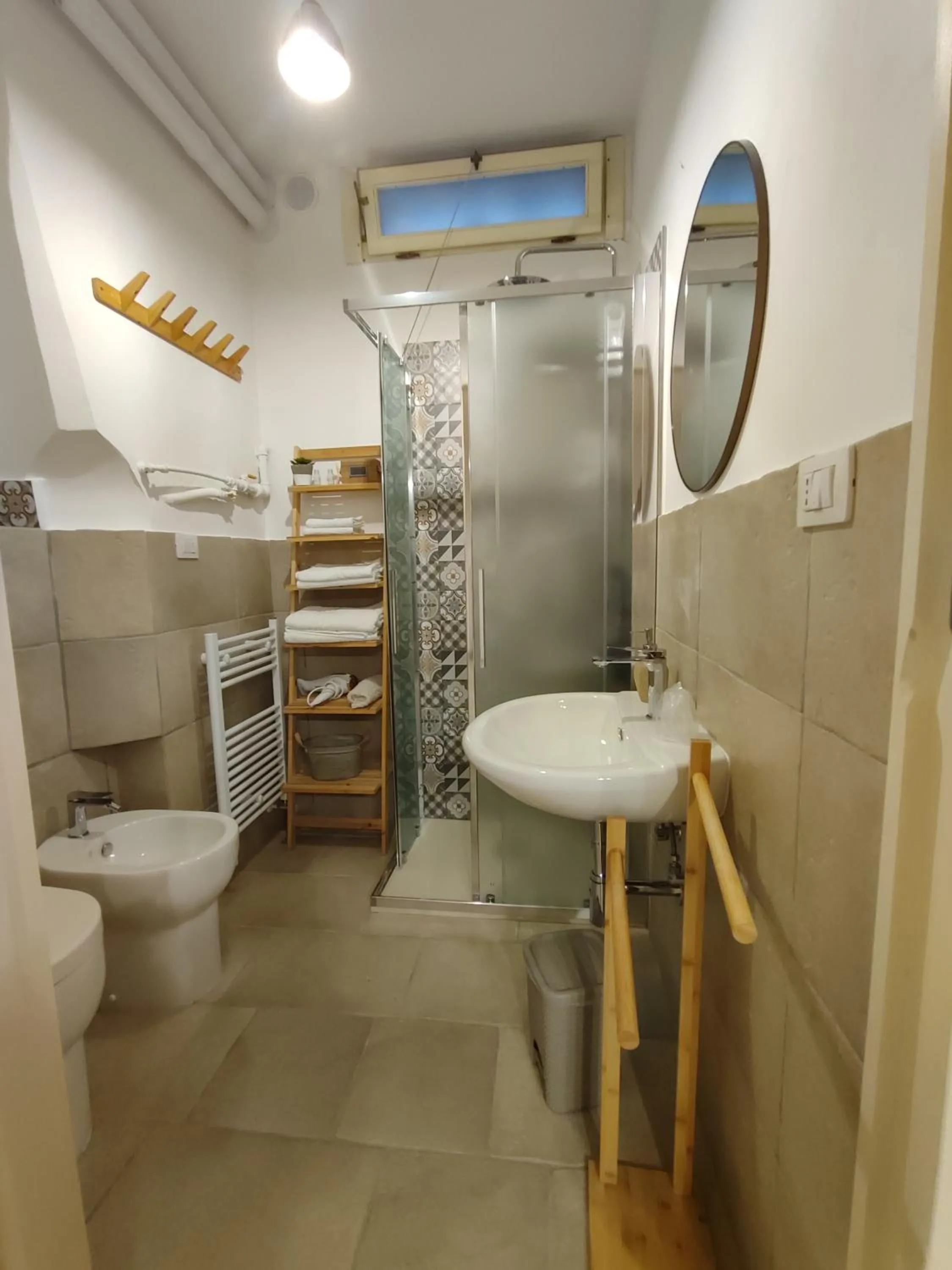 Shower in B&B Punta Cutieri