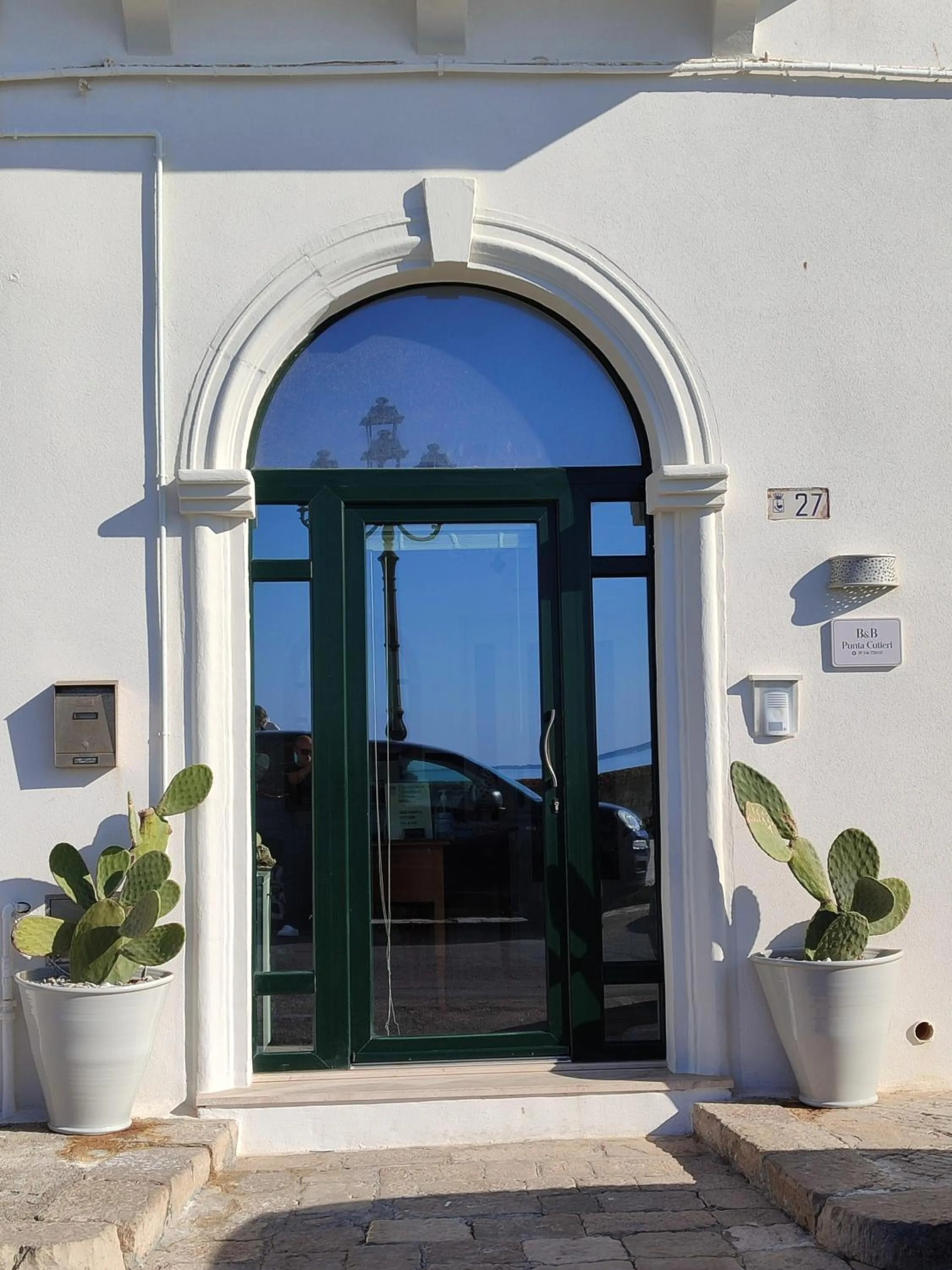 Facade/entrance in B&B Punta Cutieri