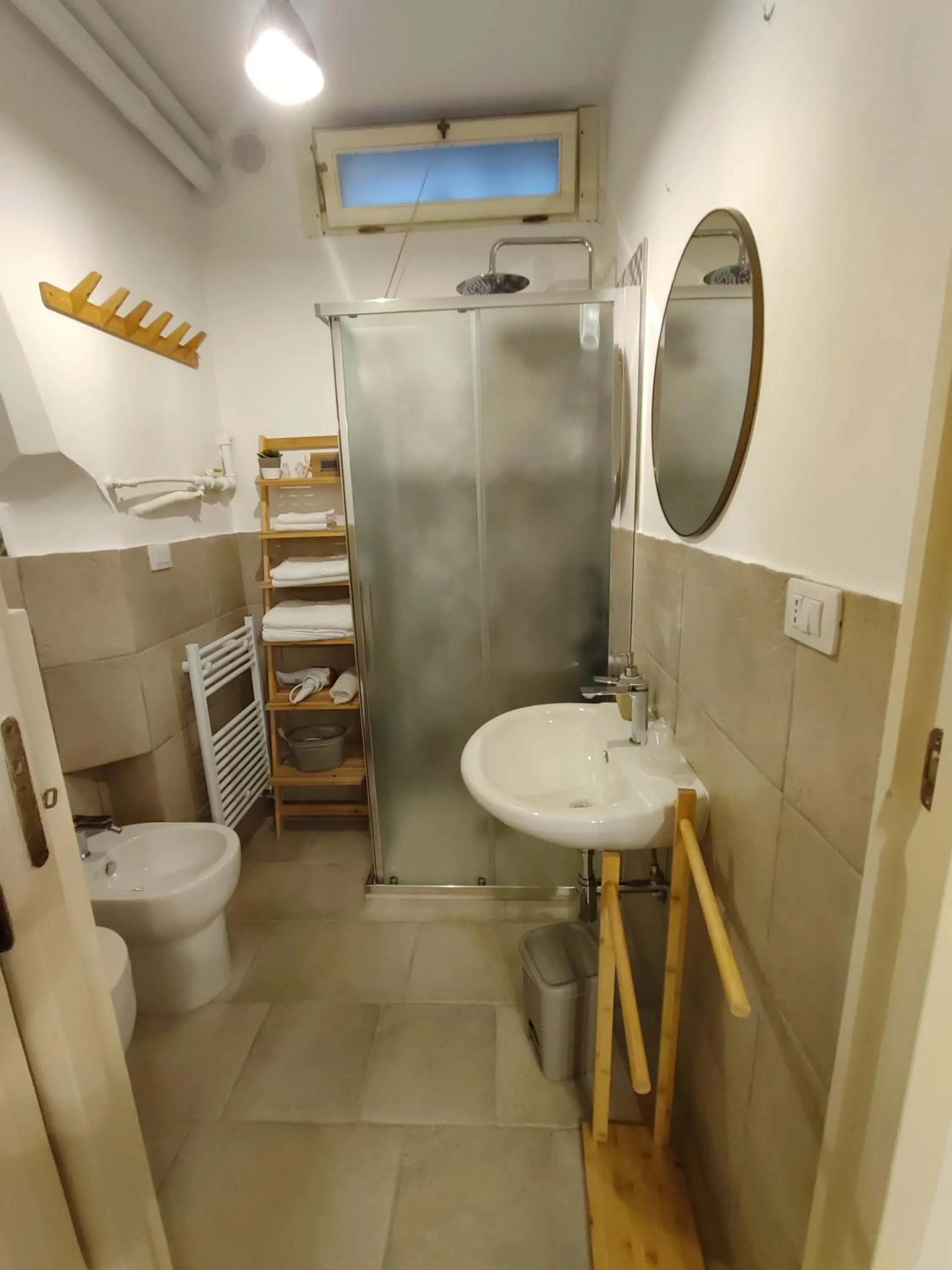 Shower in B&B Punta Cutieri