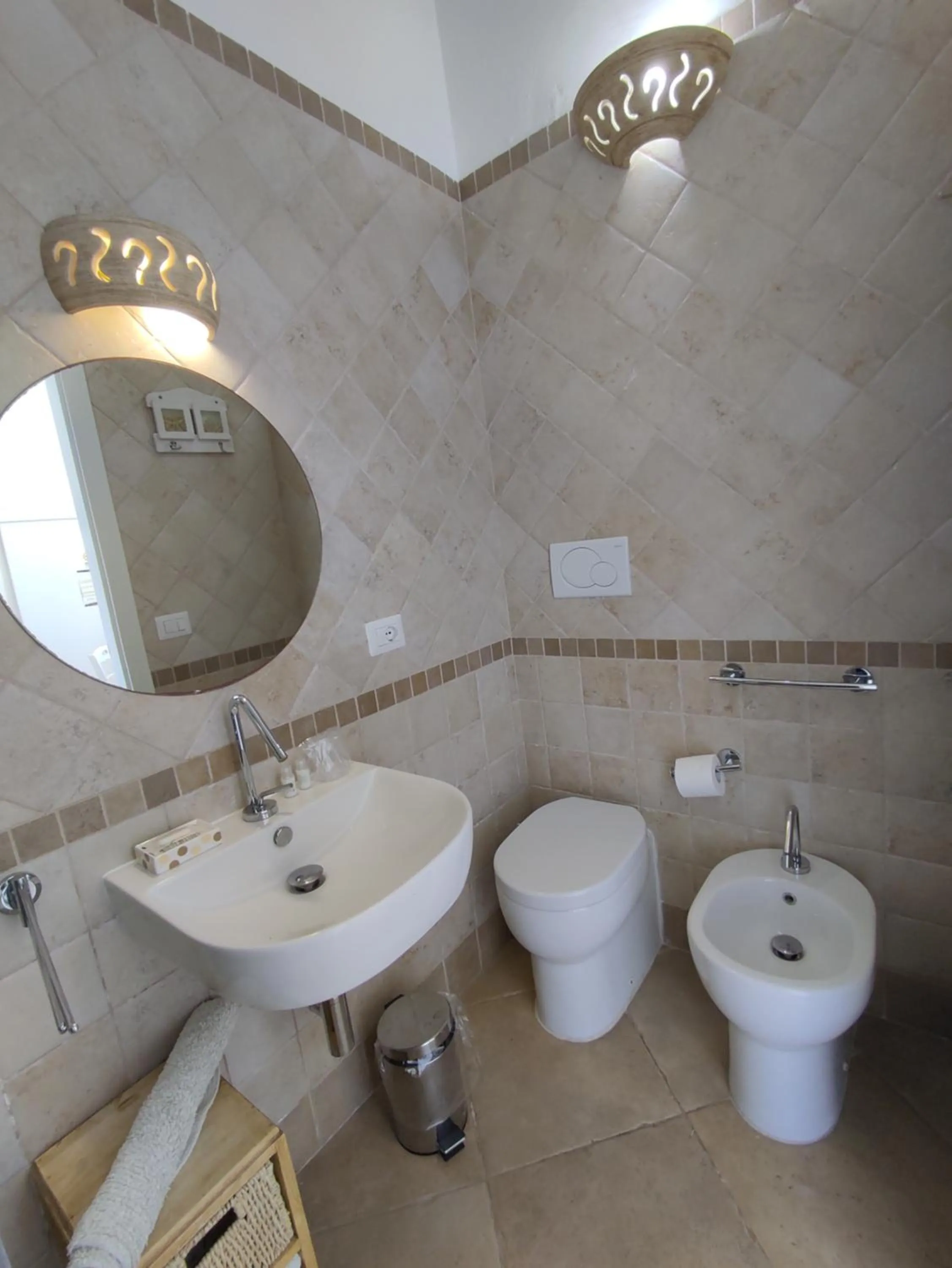 Shower in B&B Punta Cutieri