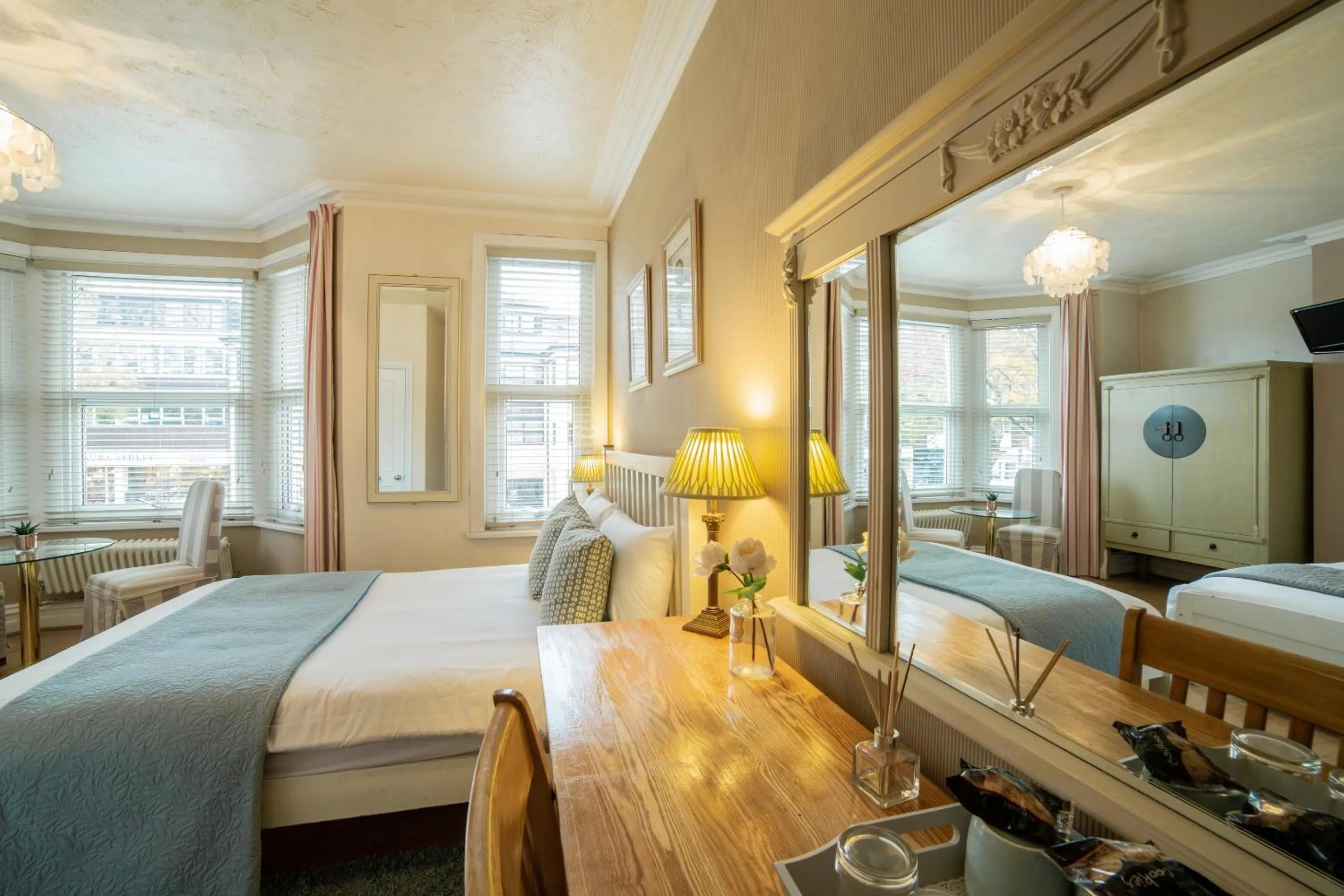 Bedroom, Bed in OYO Lina Guest House