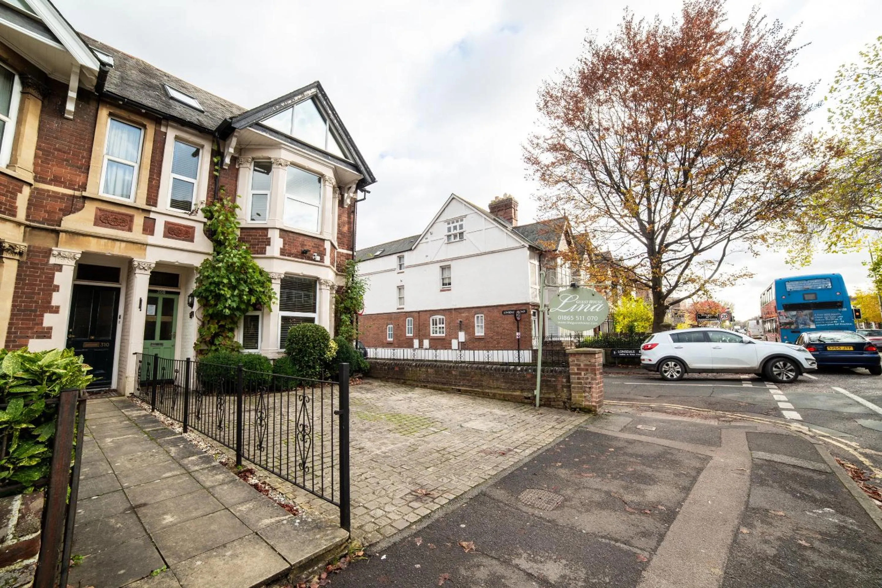 Facade/entrance in OYO Lina Guest House