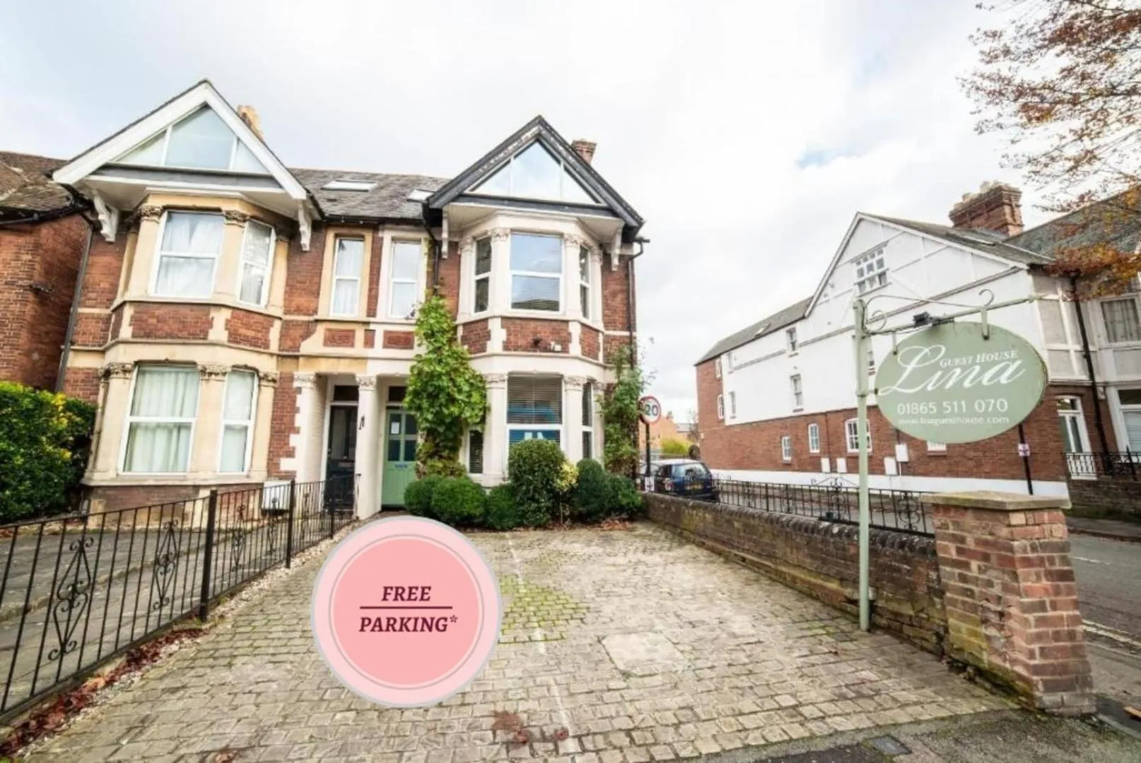 Facade/entrance in OYO Lina Guest House