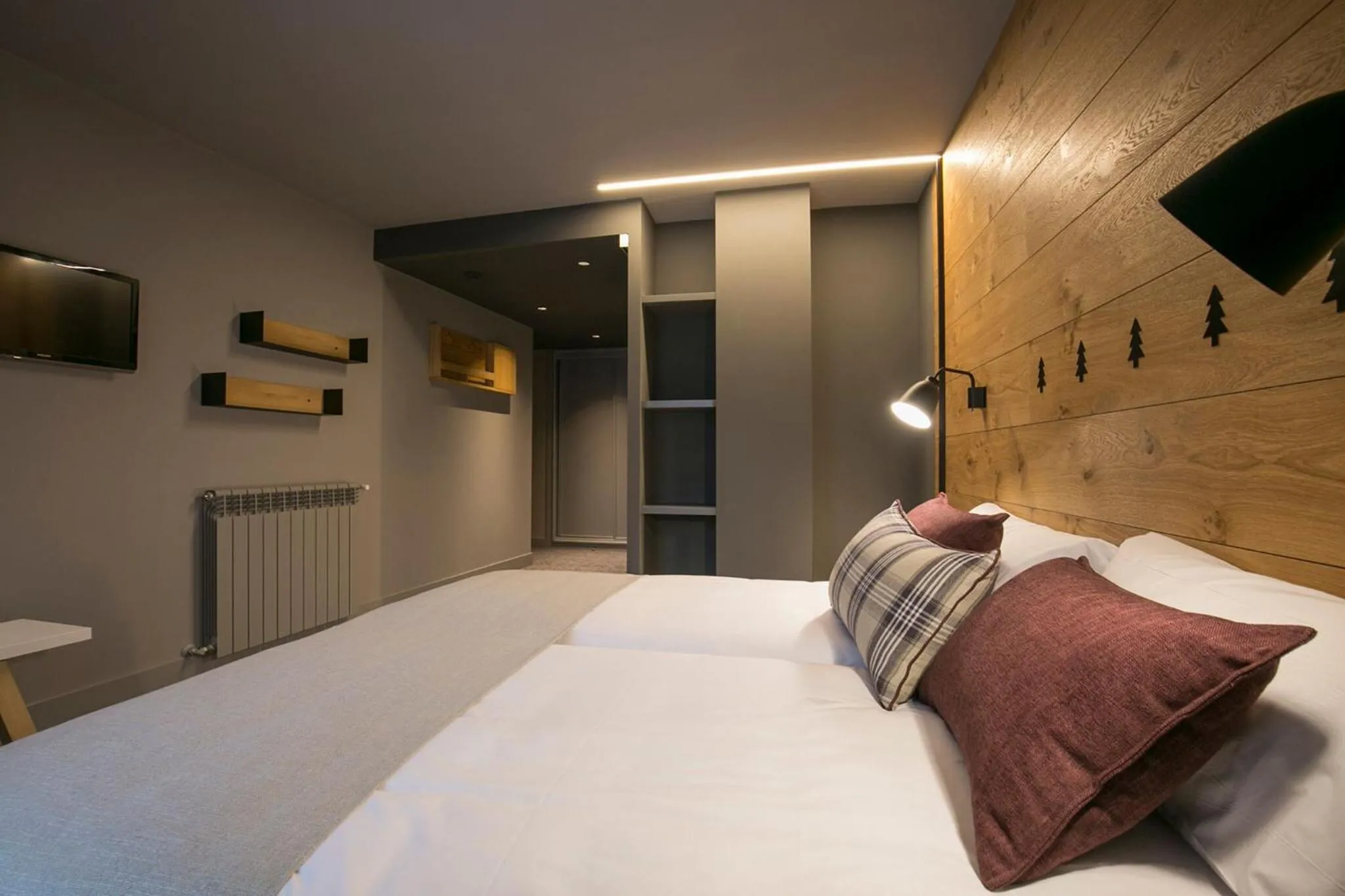 Bed in Hotel Xalet Montana