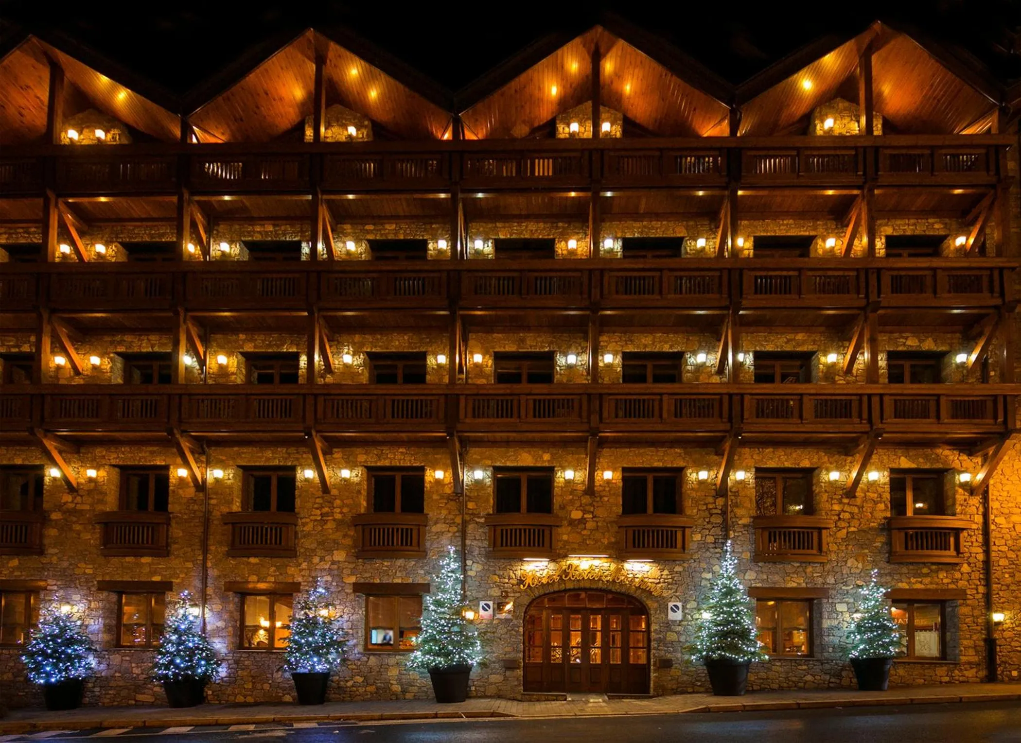Property building in Hotel Xalet Montana