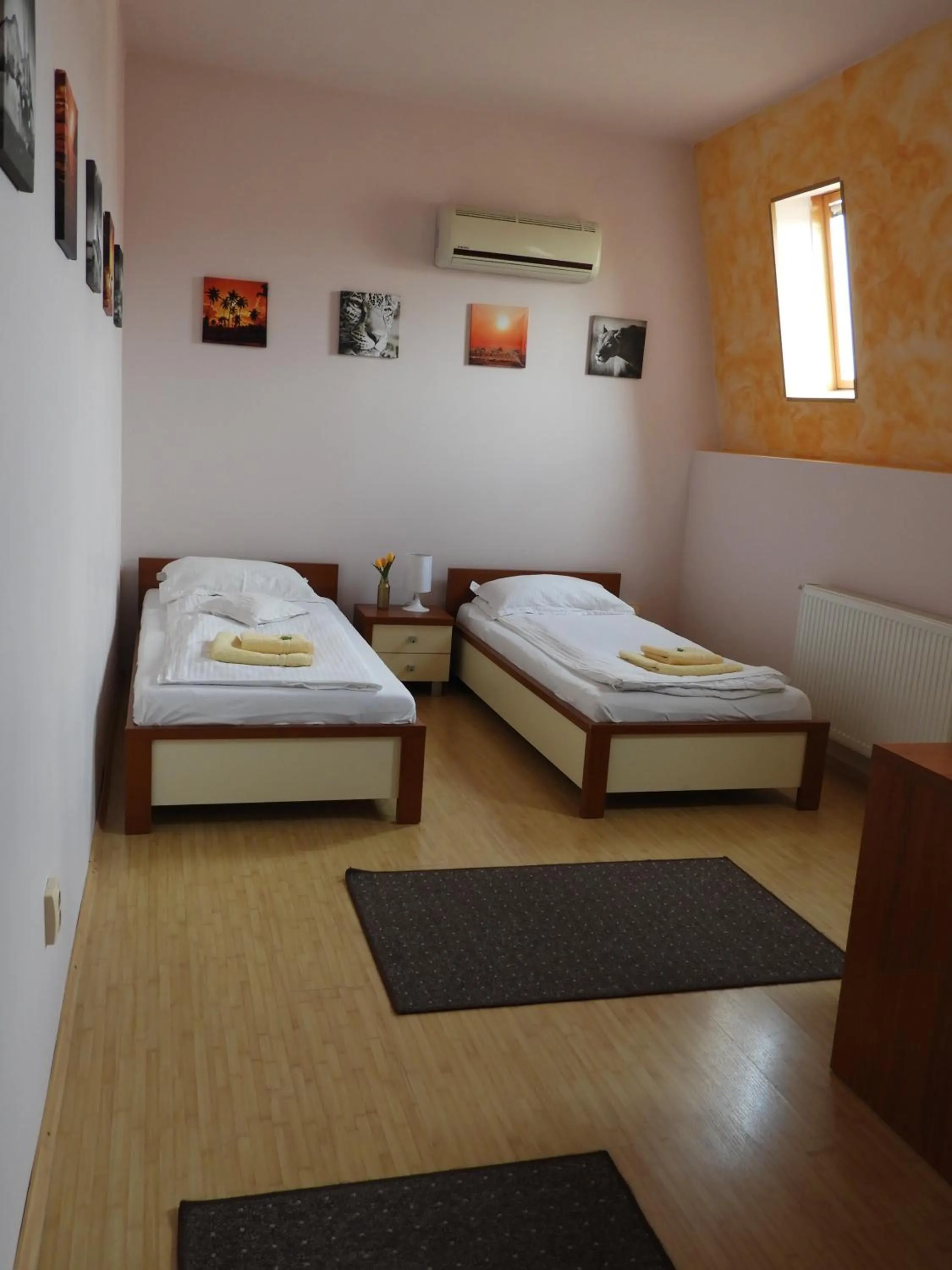 Bed in Pensiunea Caramell