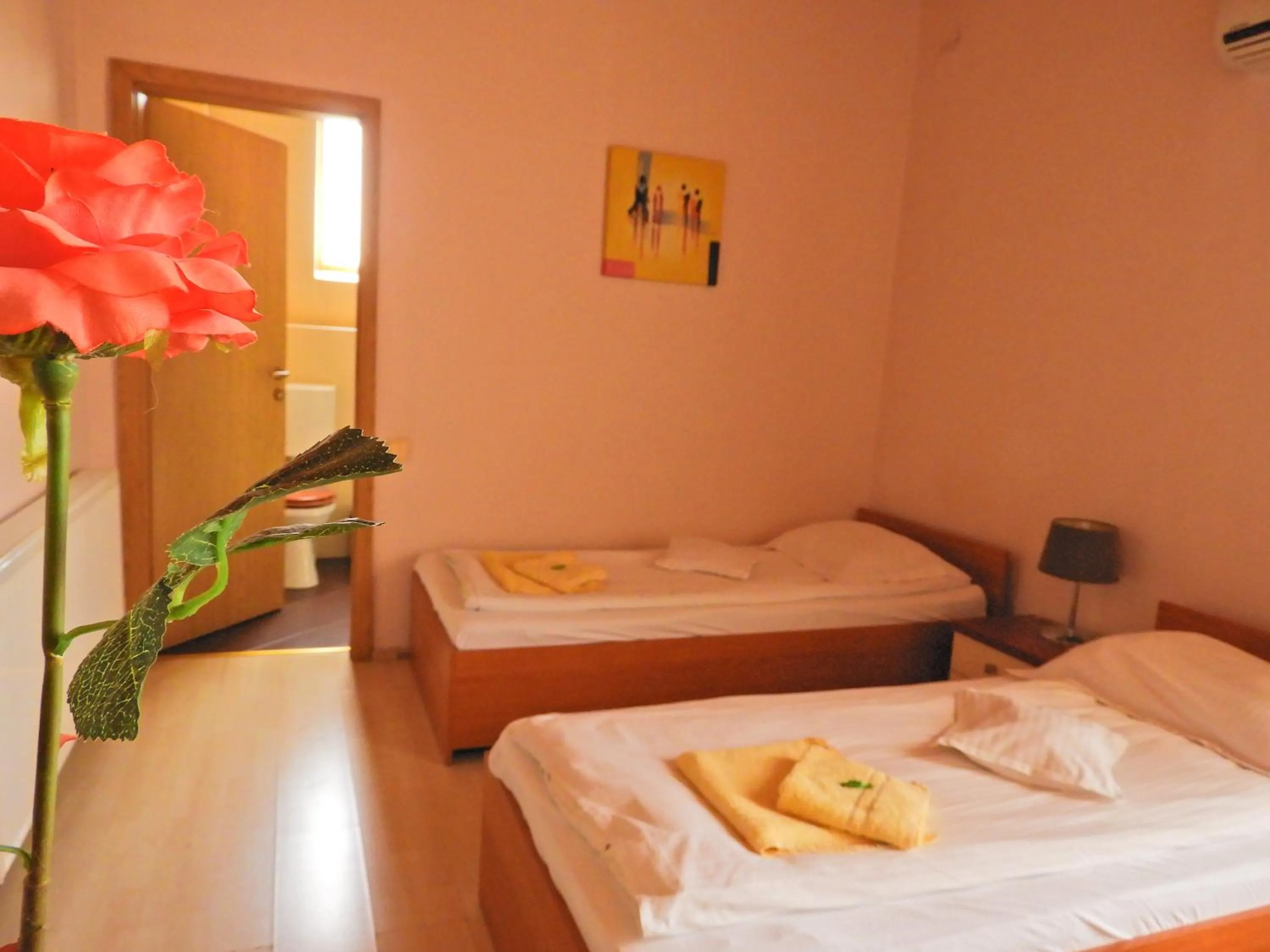 Bedroom, Bed in Pensiunea Caramell