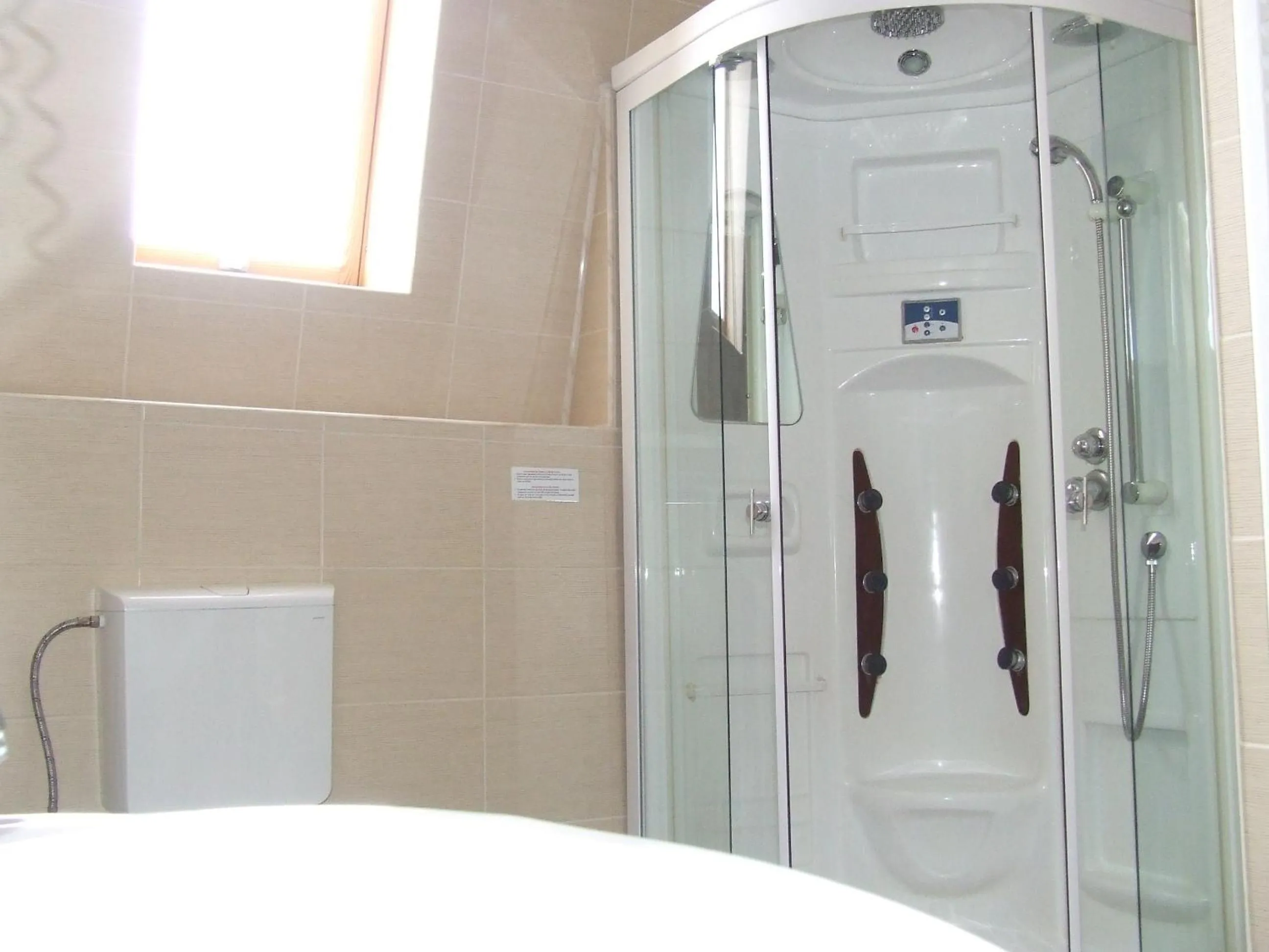 Bathroom in Pensiunea Caramell