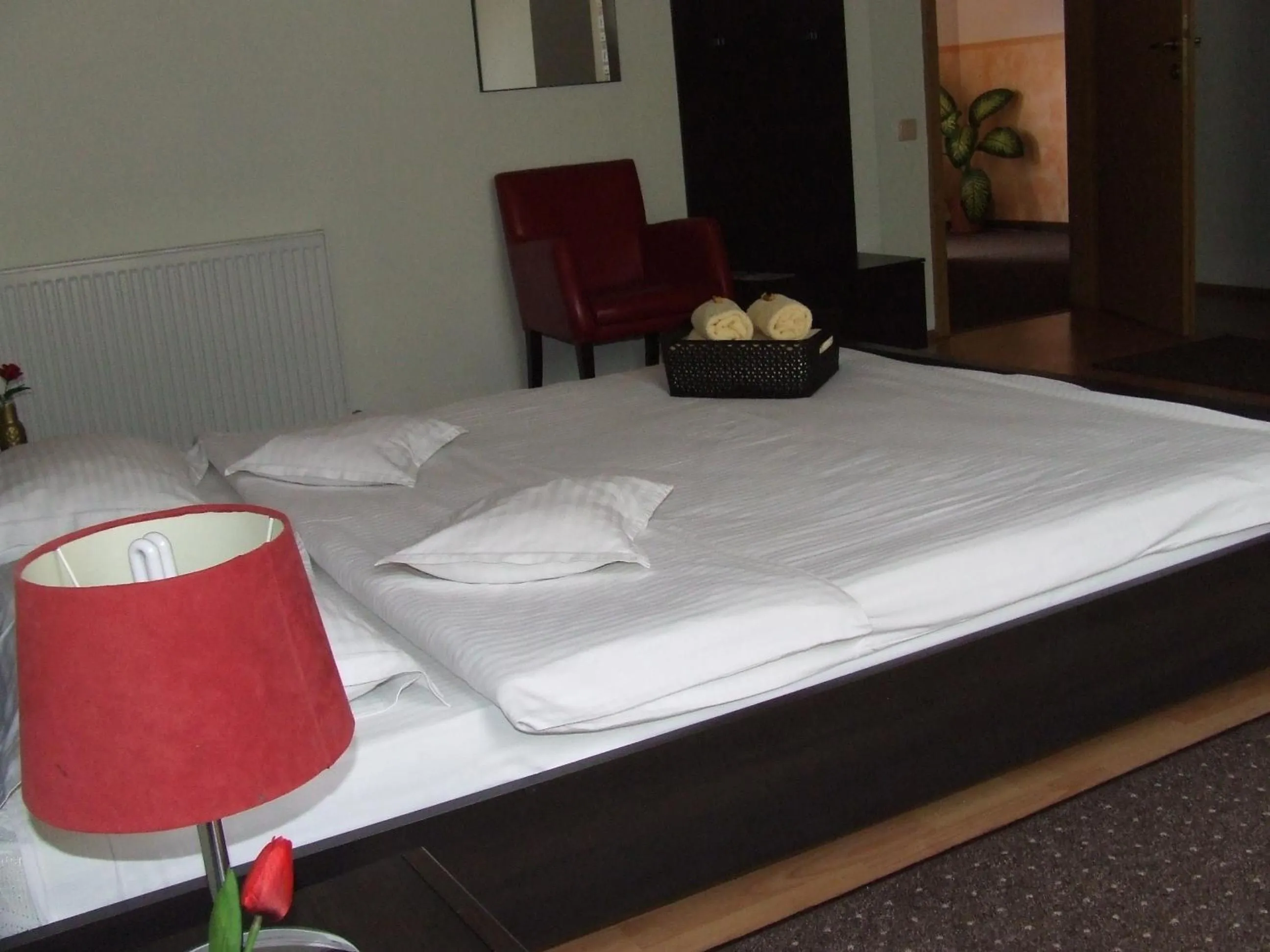 Photo of the whole room, Bed in Pensiunea Caramell