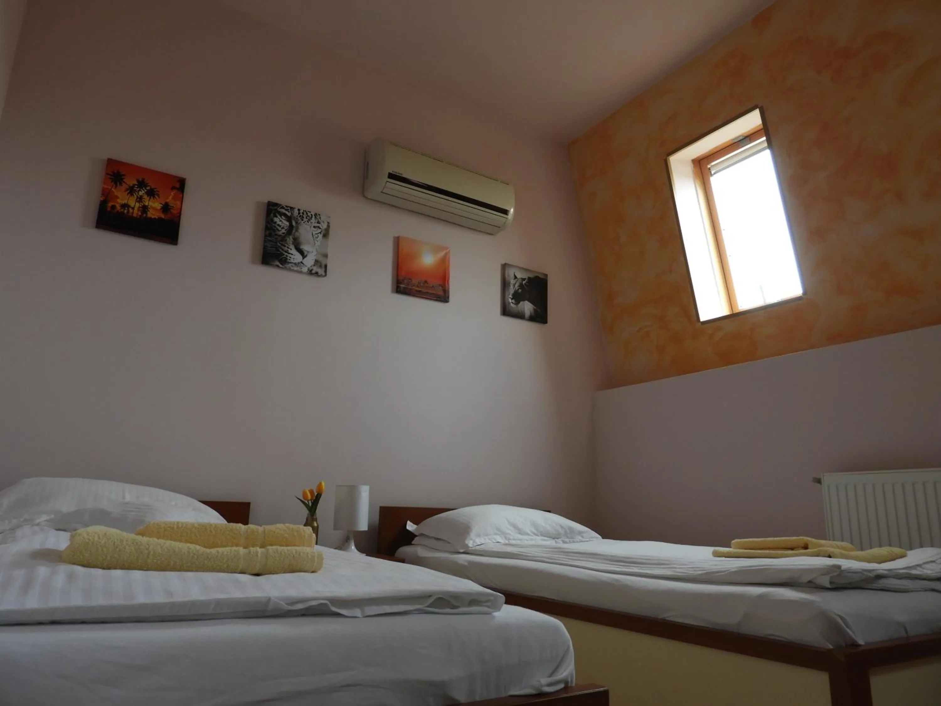 Bedroom, Bed in Pensiunea Caramell