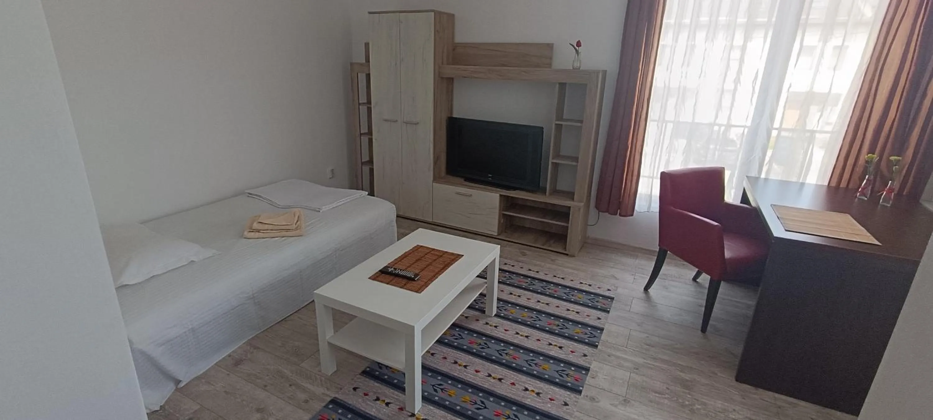 Living room, Bed in Pensiunea Caramell