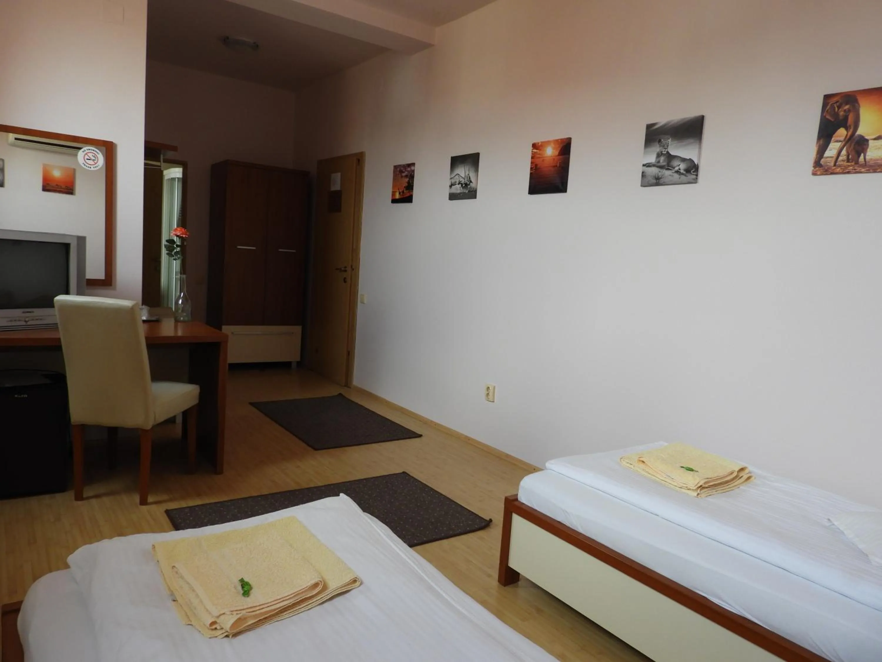 Bedroom, Bed in Pensiunea Caramell