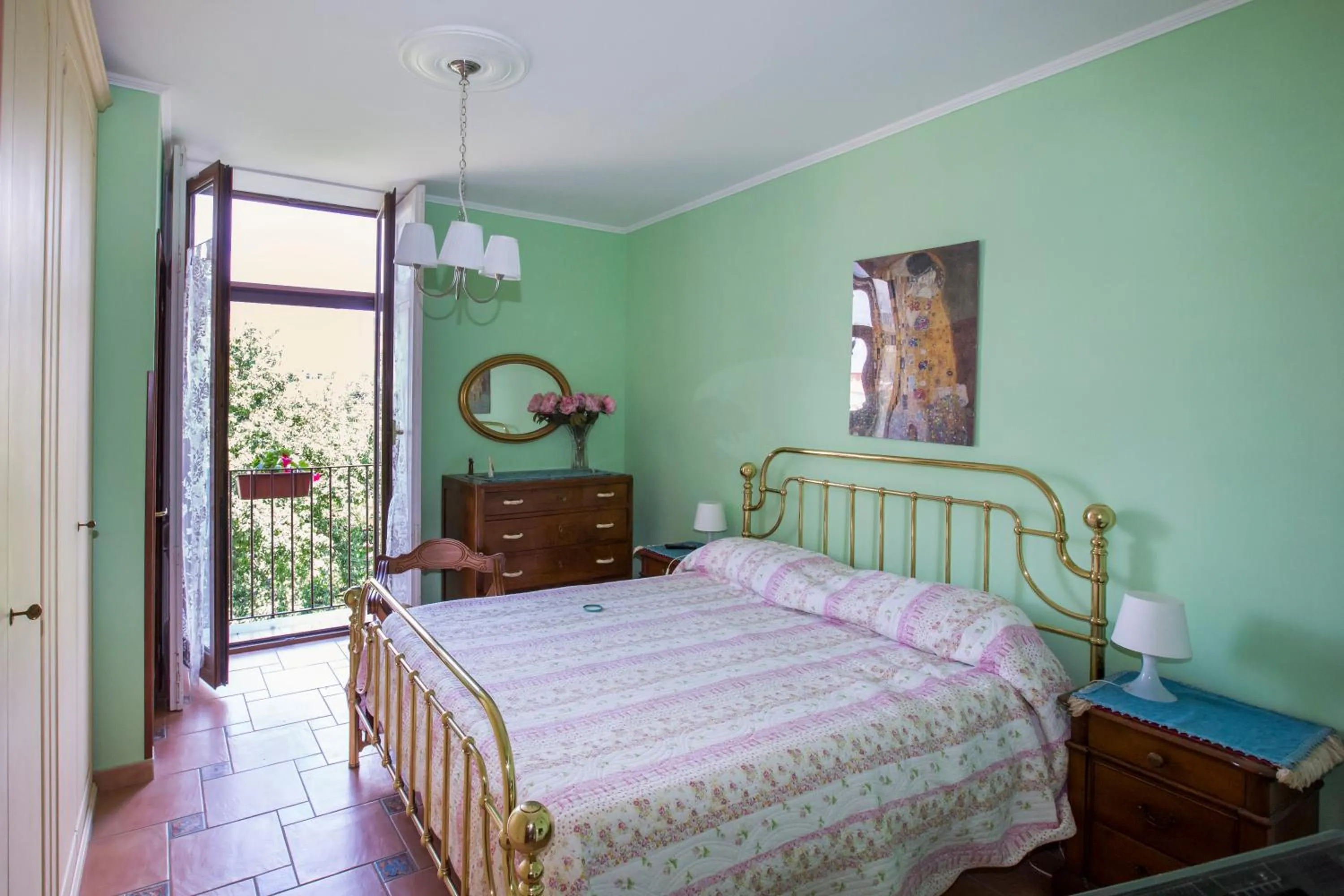 Photo of the whole room in La Piazza