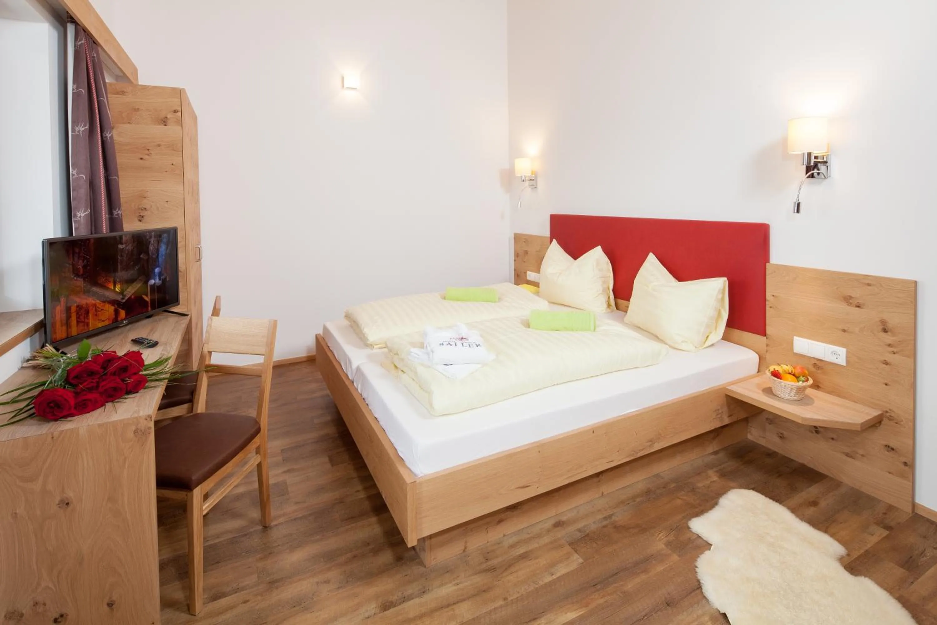 Photo of the whole room, Bed in Berggasthof Hochzeigerhaus