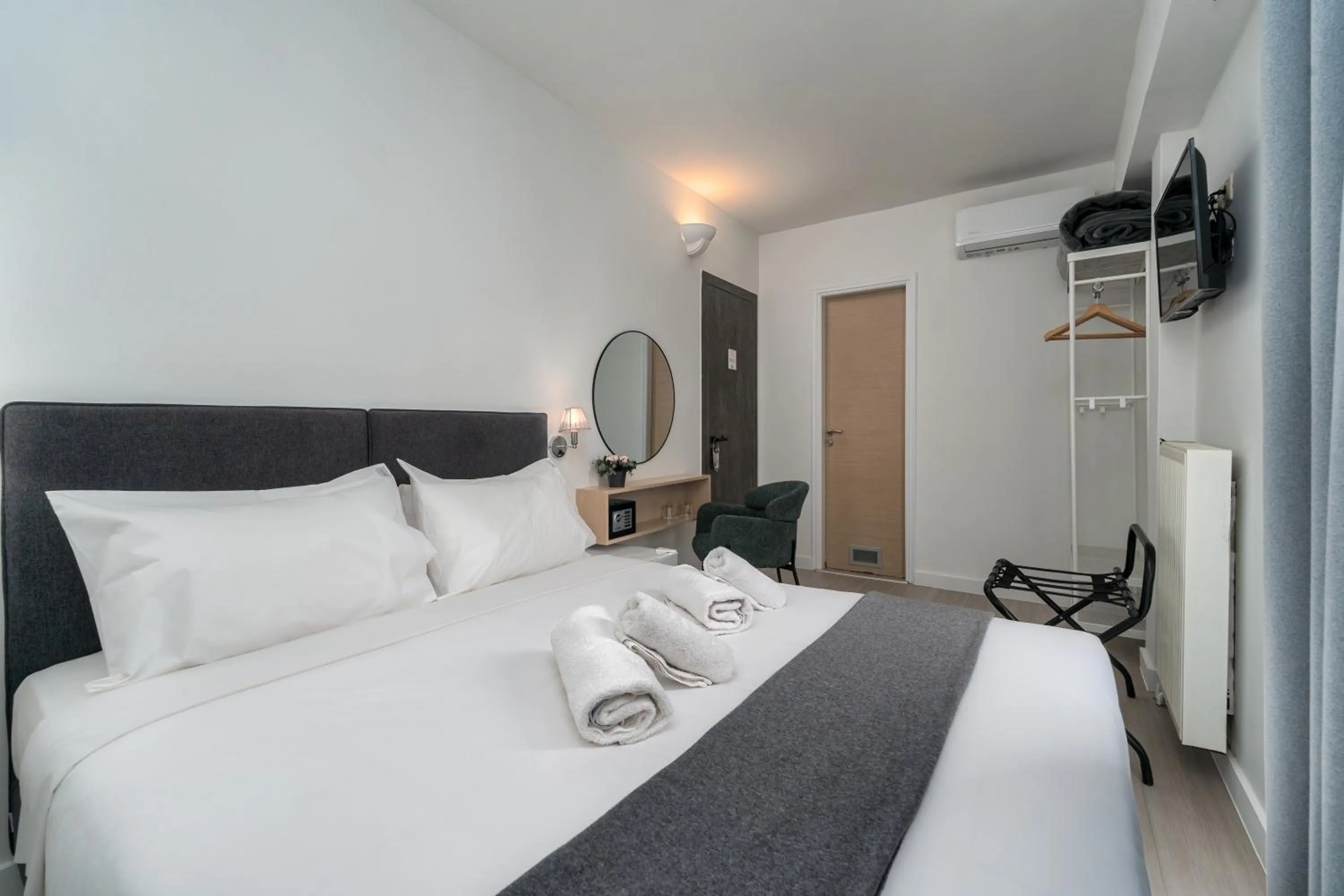 Bed in Hotel Adonis Athens