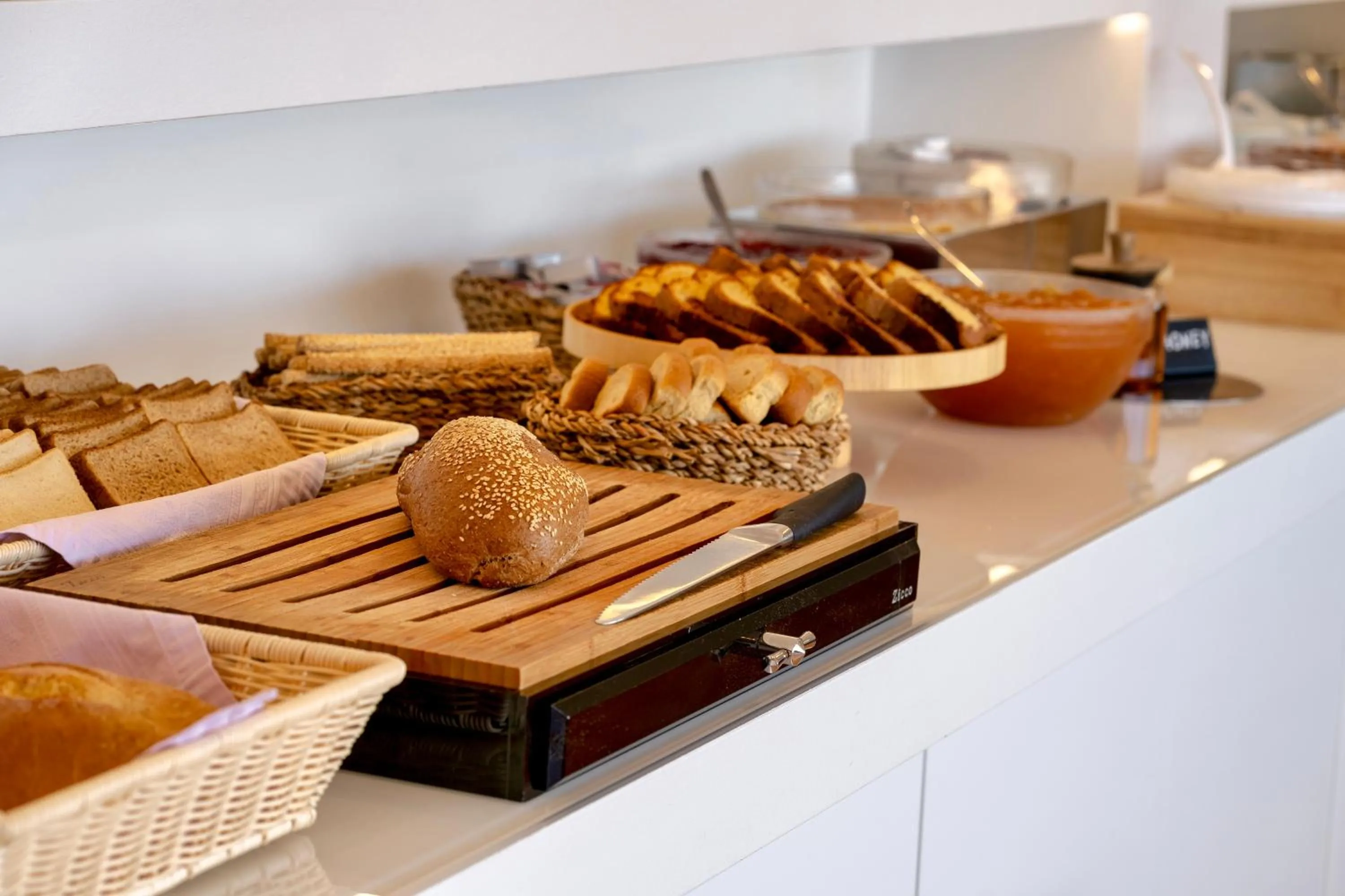 Food and drinks in Hotel Adonis Athens