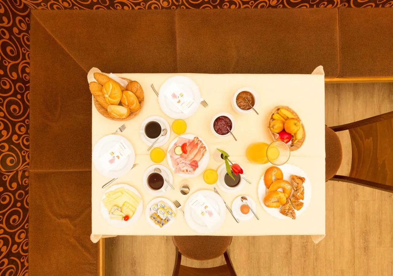 Buffet breakfast in Hotel Brunnwirt