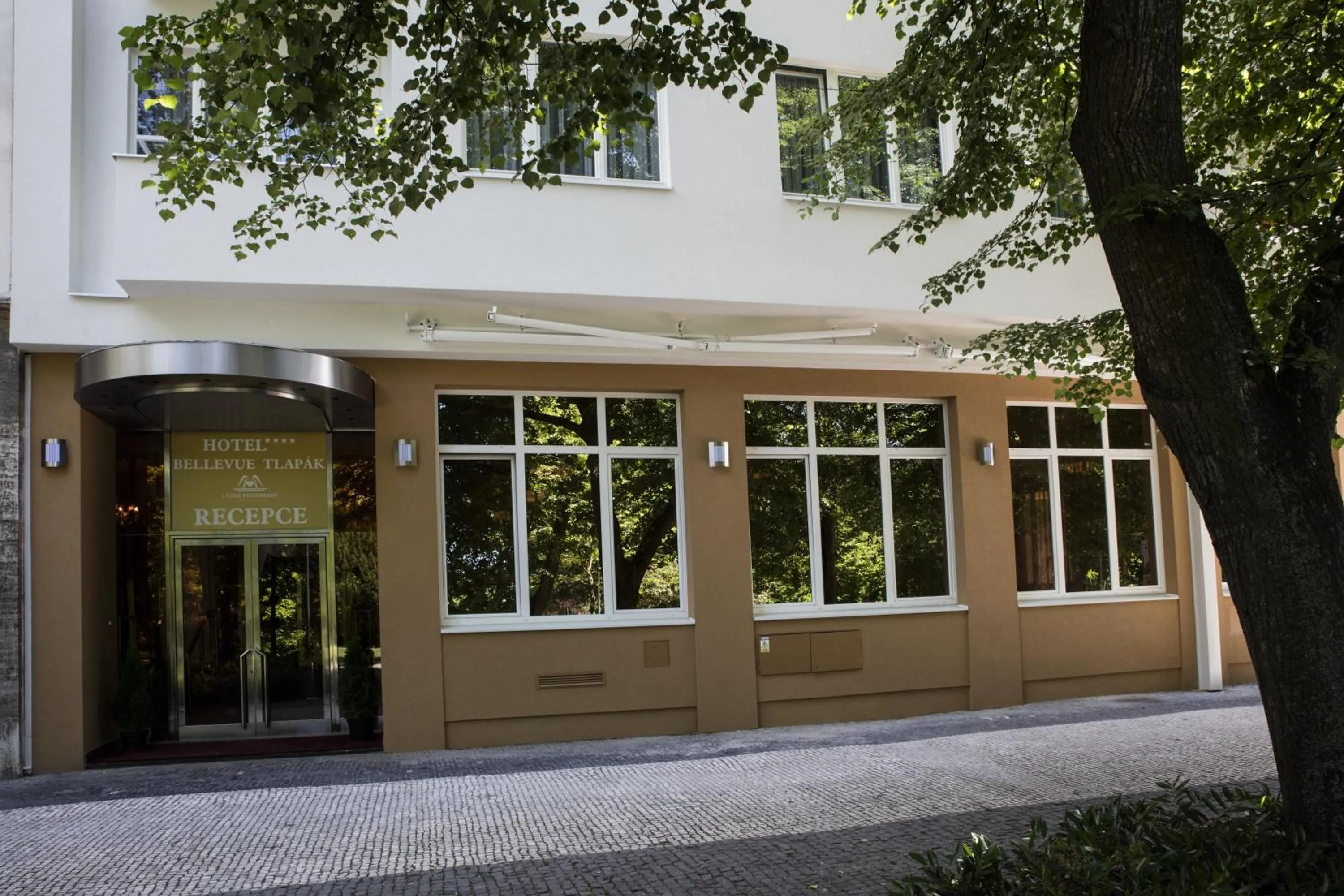 Facade/entrance in Hotel Bellevue Tlapak