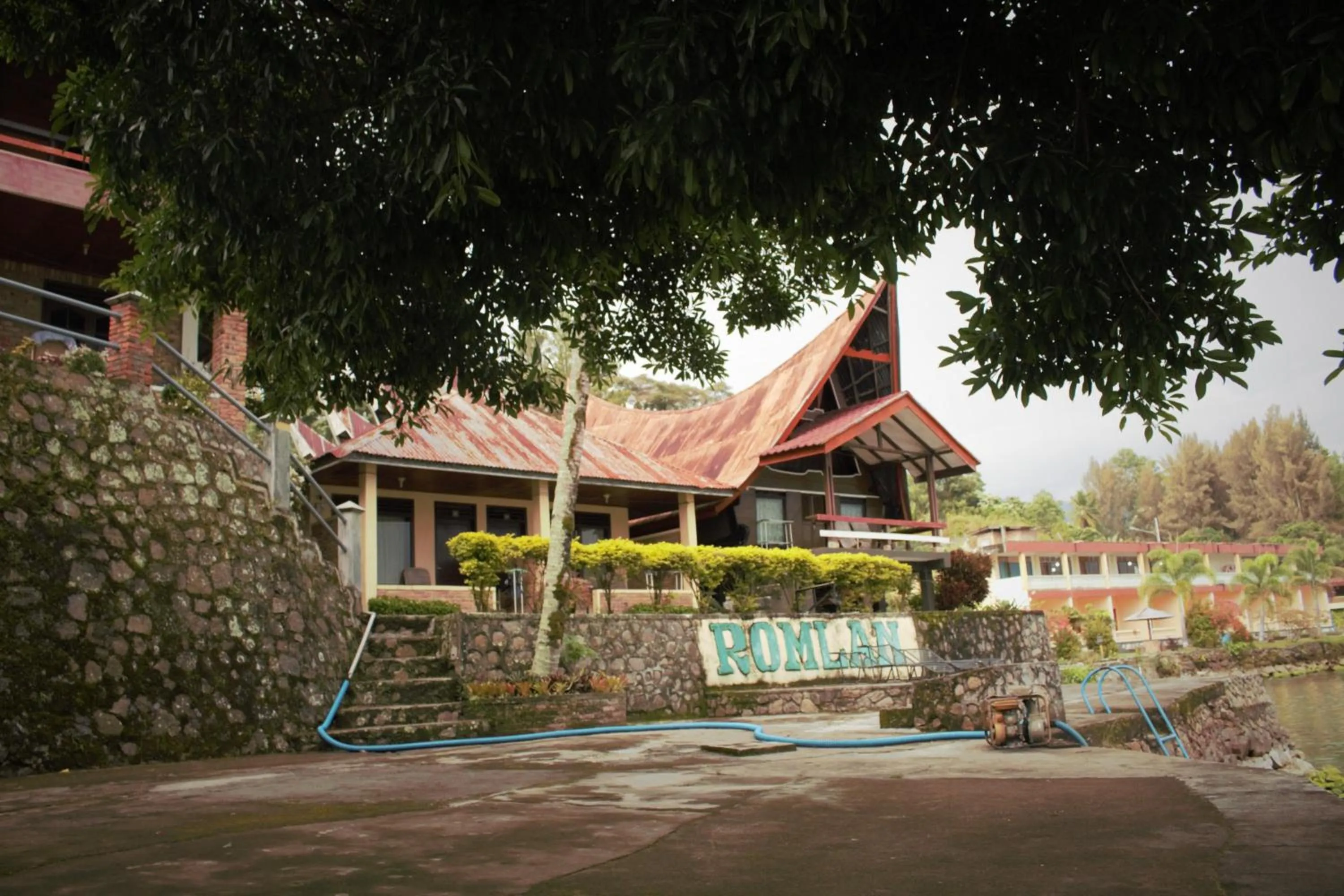 Property building in Romlan