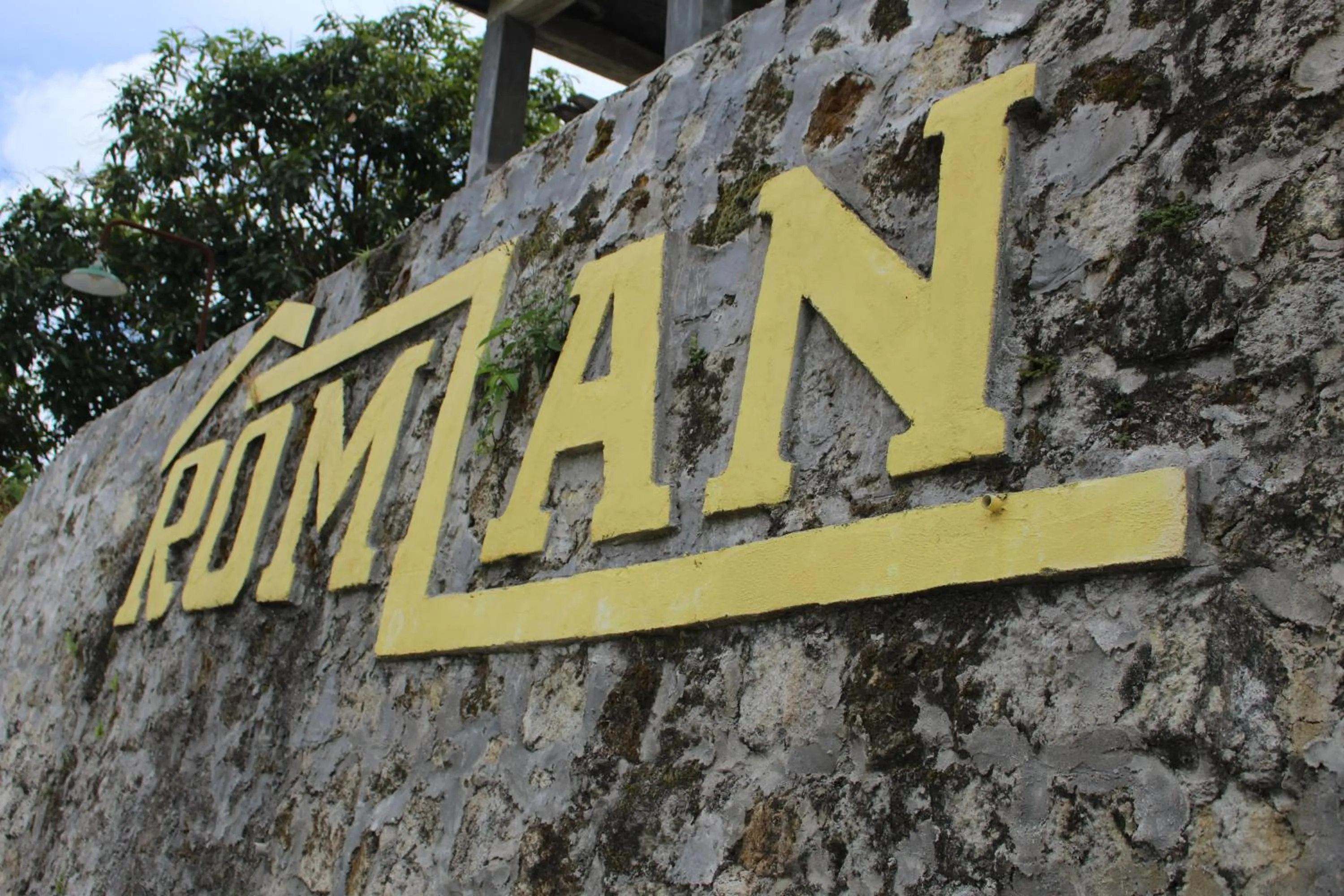 Facade/entrance in Romlan