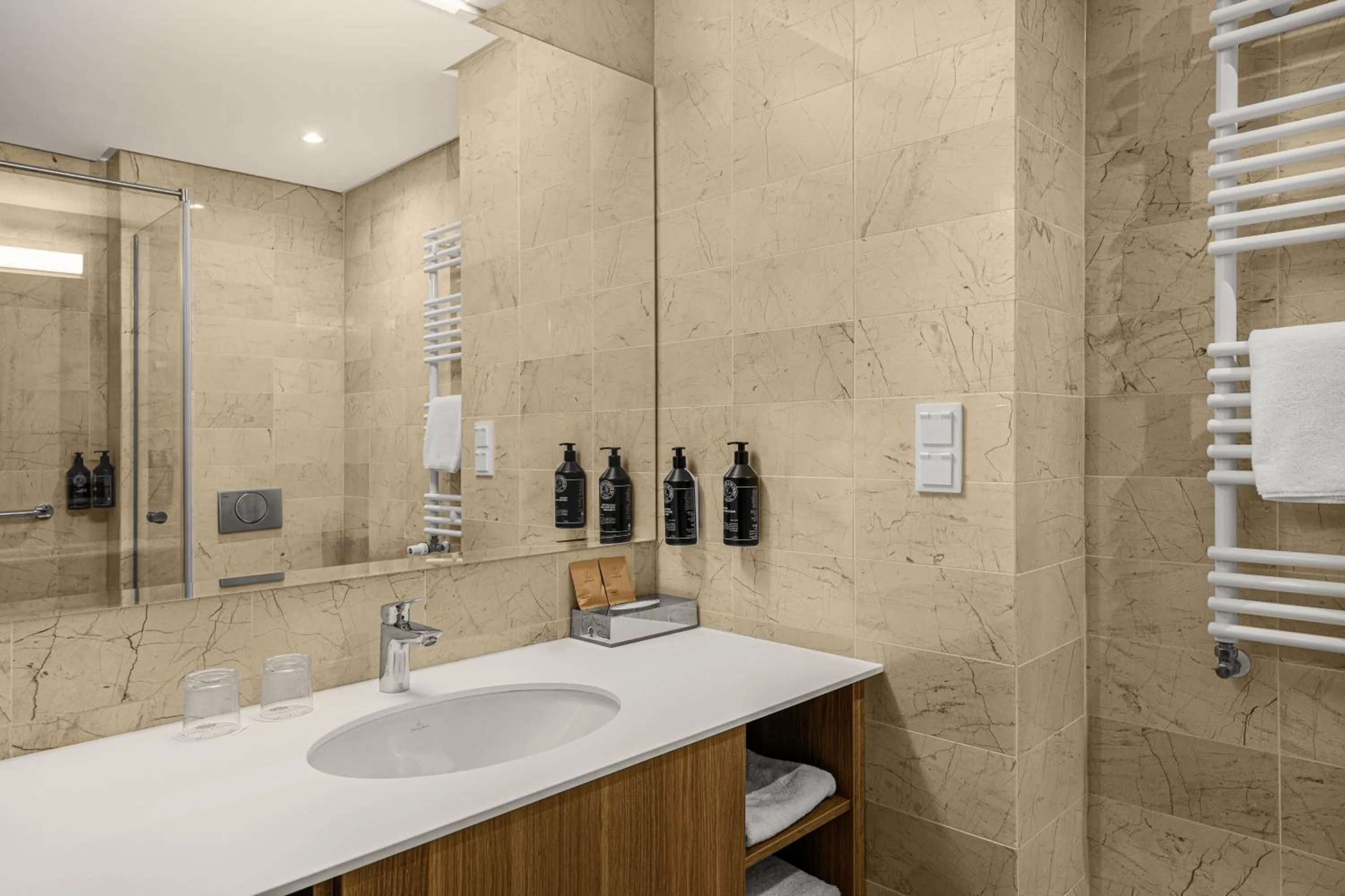 Shower in Hotel Lycium Debrecen - Handwritten Collection