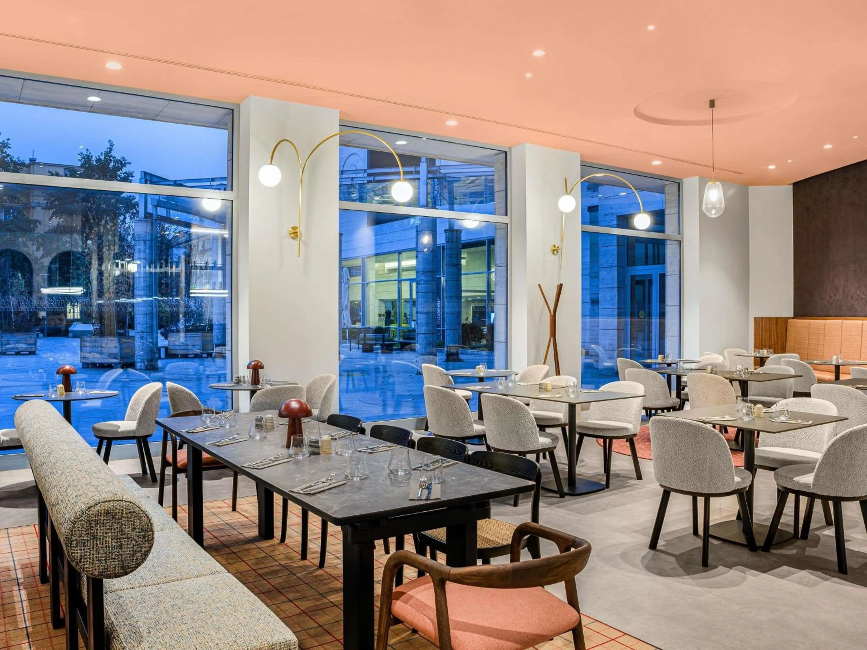 Restaurant/places to eat in Hotel Lycium Debrecen - Handwritten Collection