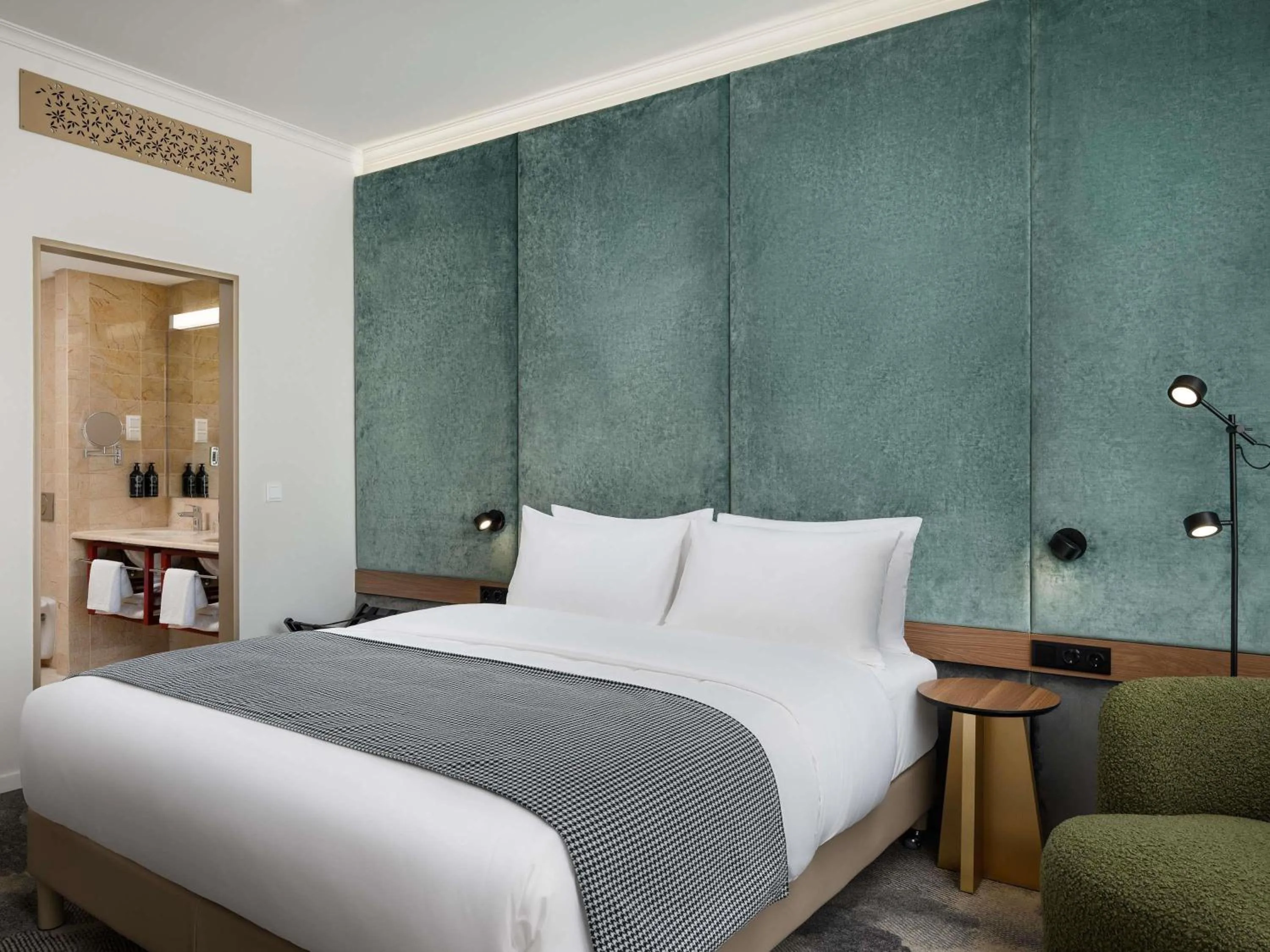 Bedroom, Bed in Hotel Lycium Debrecen - Handwritten Collection