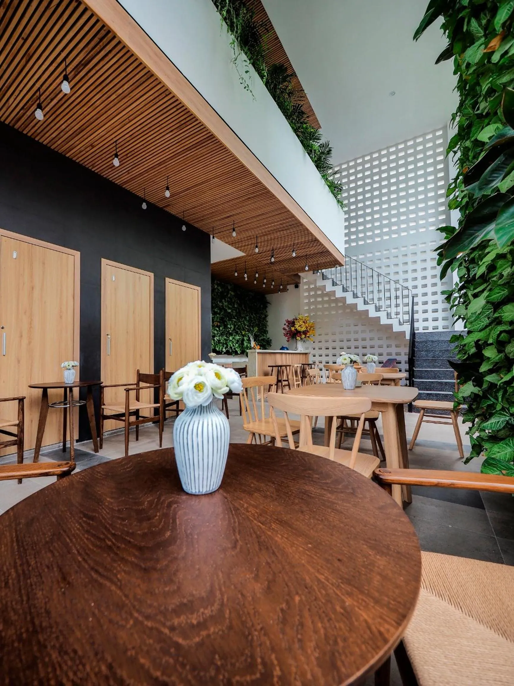 Drinks in Babylon Garden Da Nang