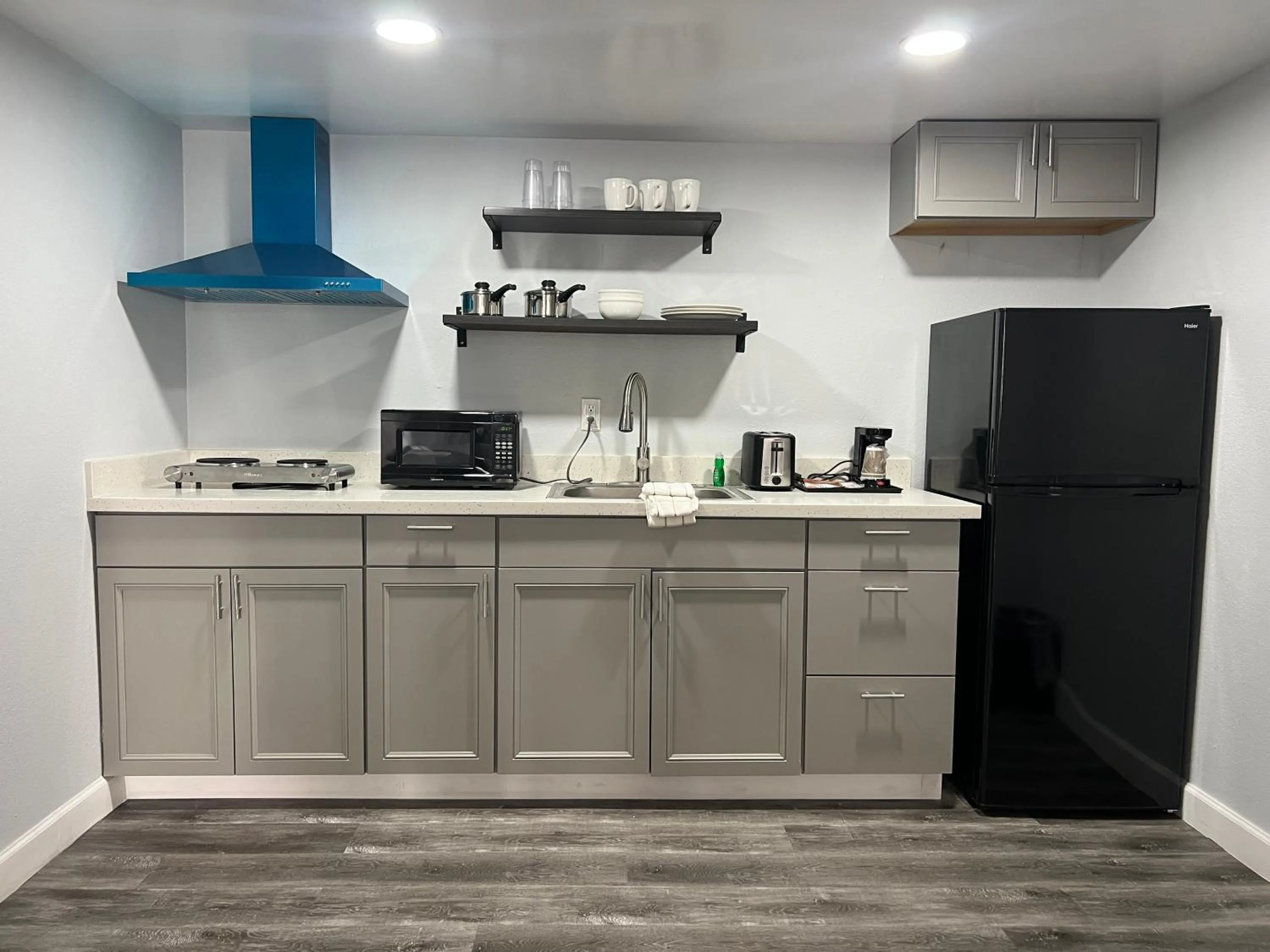 Kitchen or kitchenette in Studio 6 Tulsa OK Central