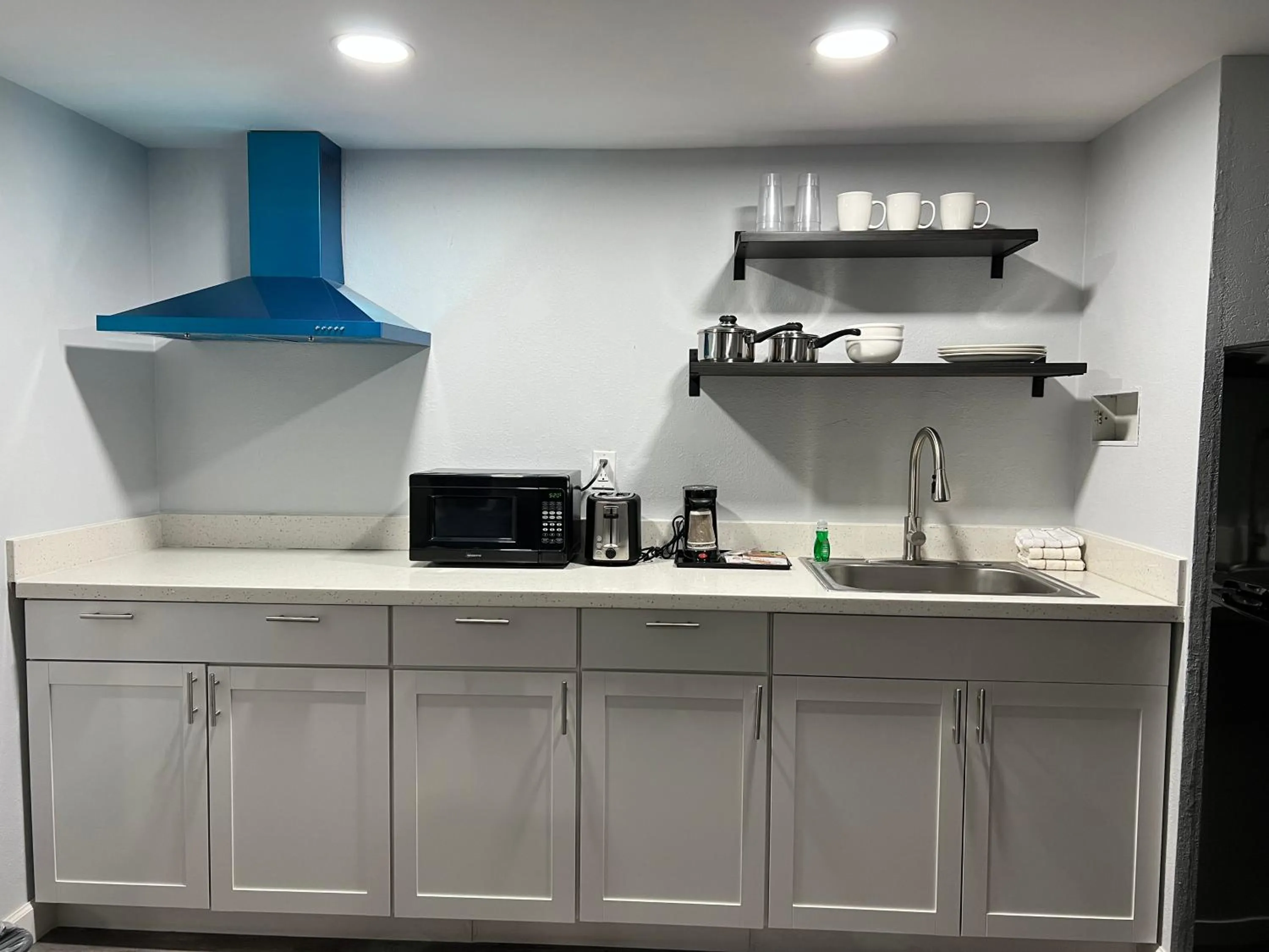 Kitchen or kitchenette in Studio 6 Tulsa OK Central