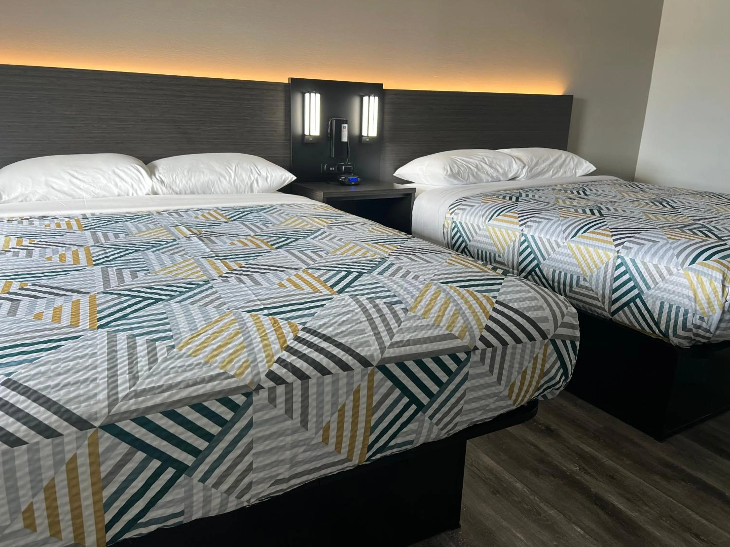 Bedroom, Bed in Studio 6 Tulsa OK Central