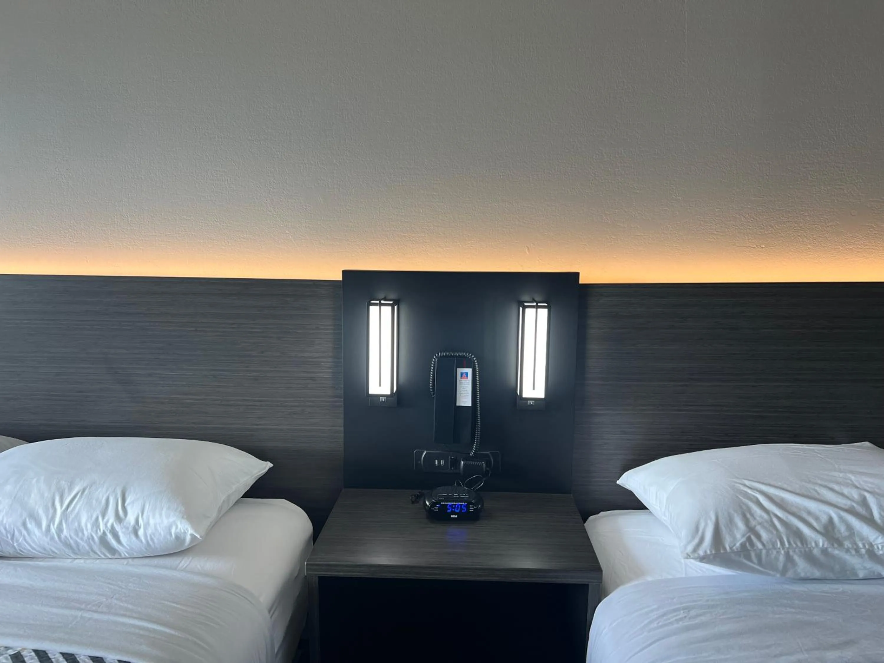 Bedroom, Bed in Studio 6 Tulsa OK Central