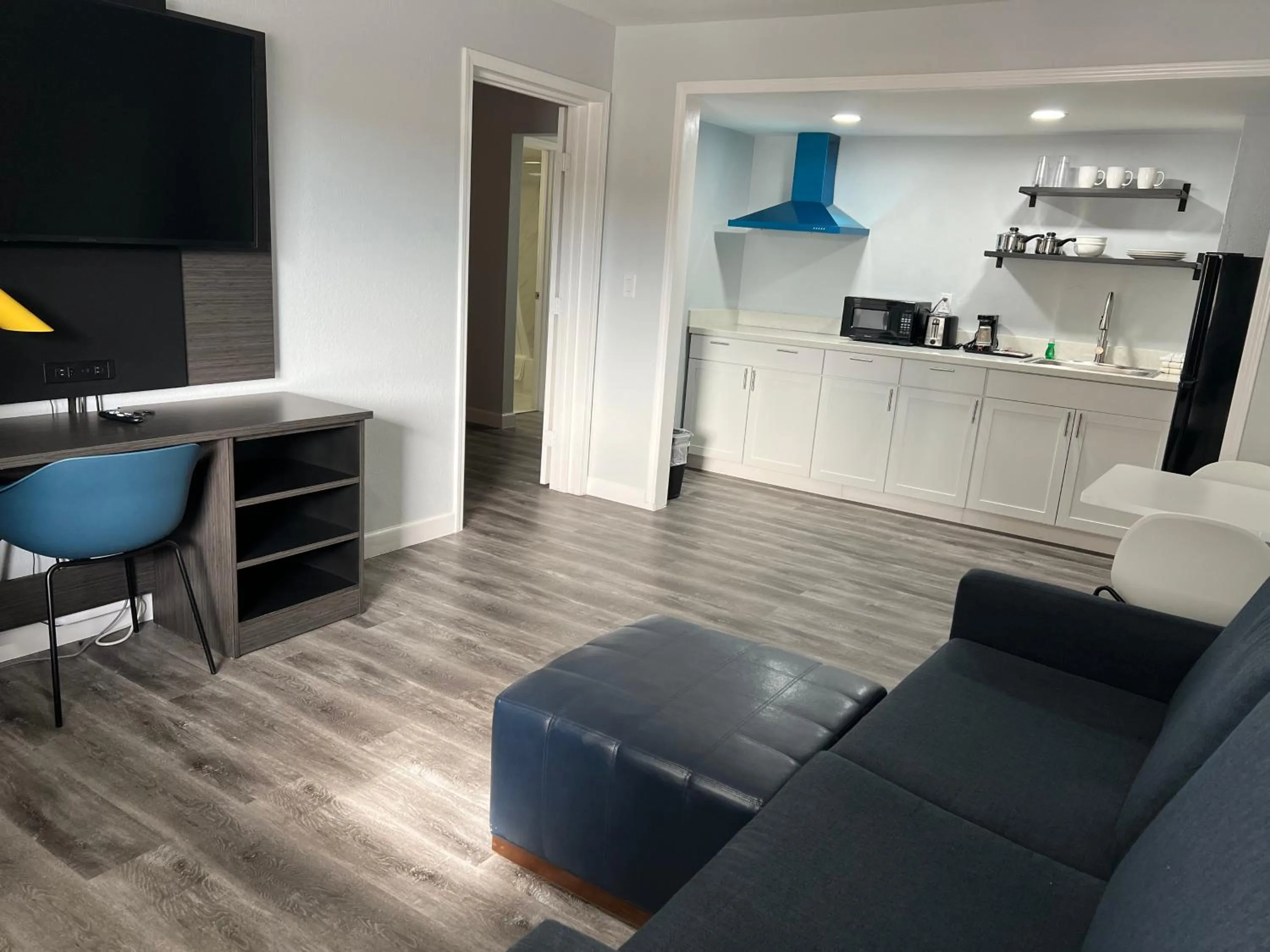 Kitchen or kitchenette in Studio 6 Tulsa OK Central