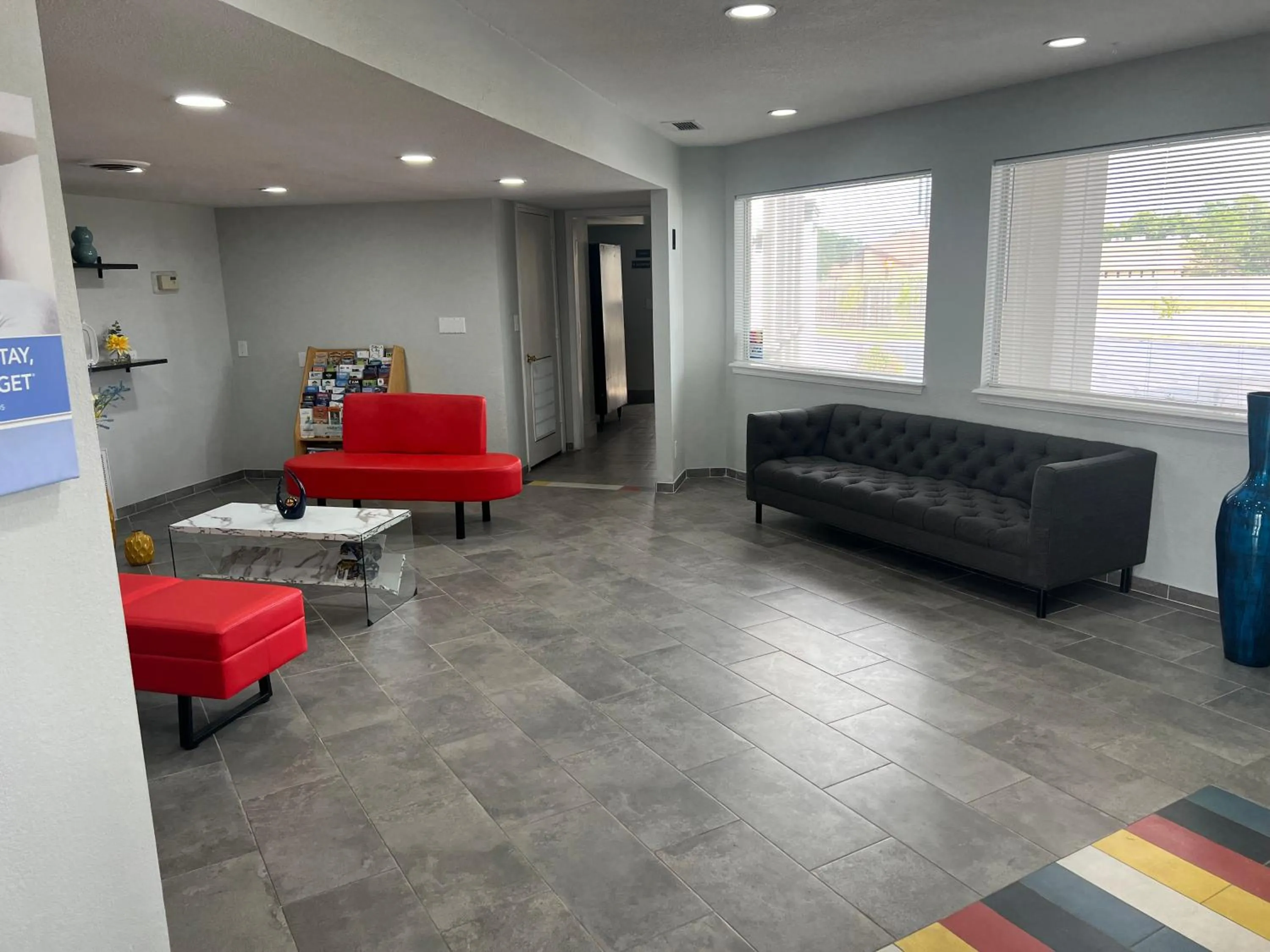 Lobby or reception in Studio 6 Tulsa OK Central