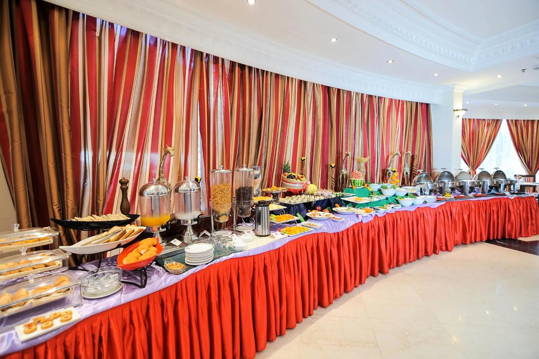 Buffet breakfast in Ramee California Hotel