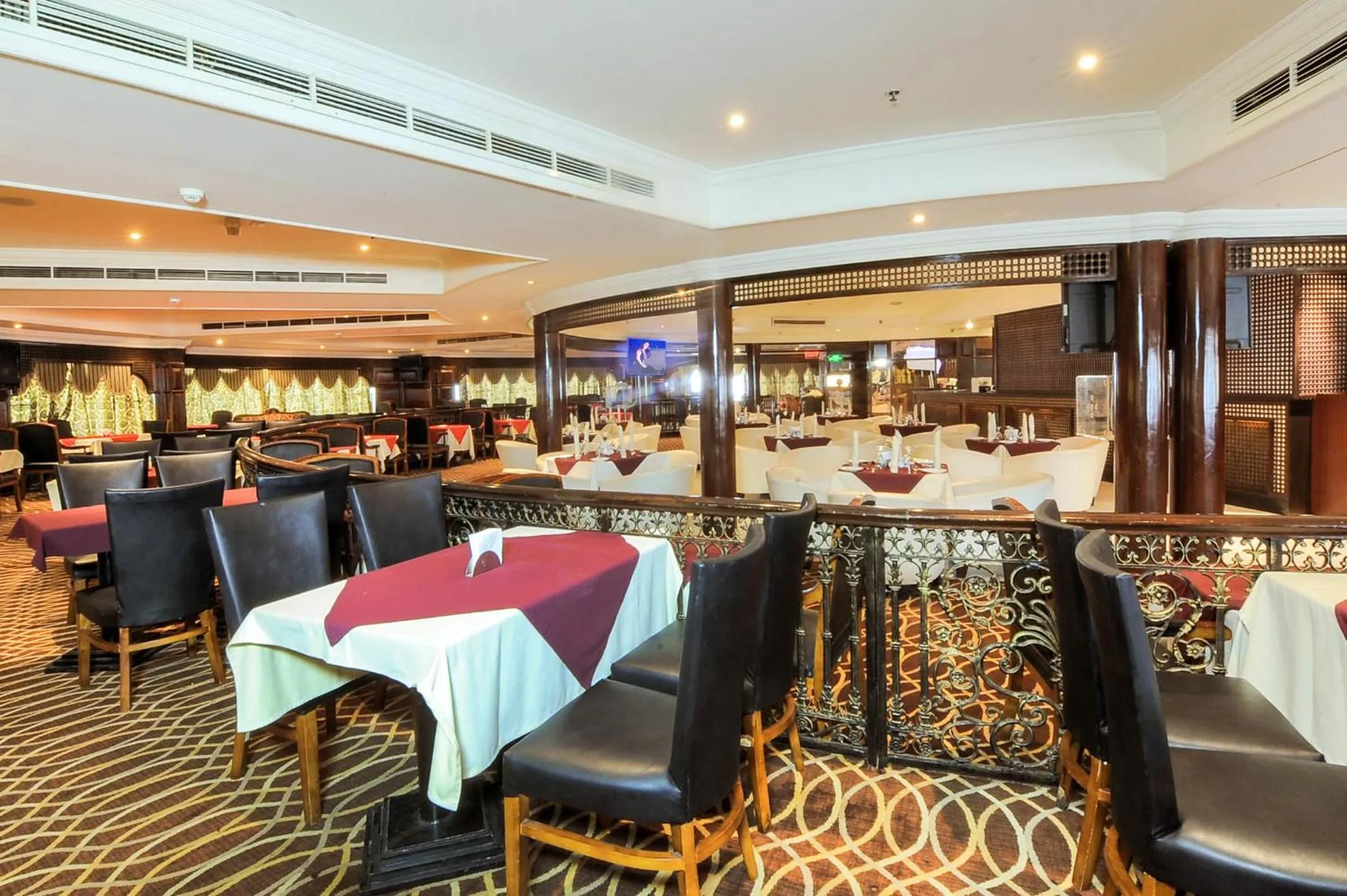 Restaurant/places to eat in Ramee California Hotel