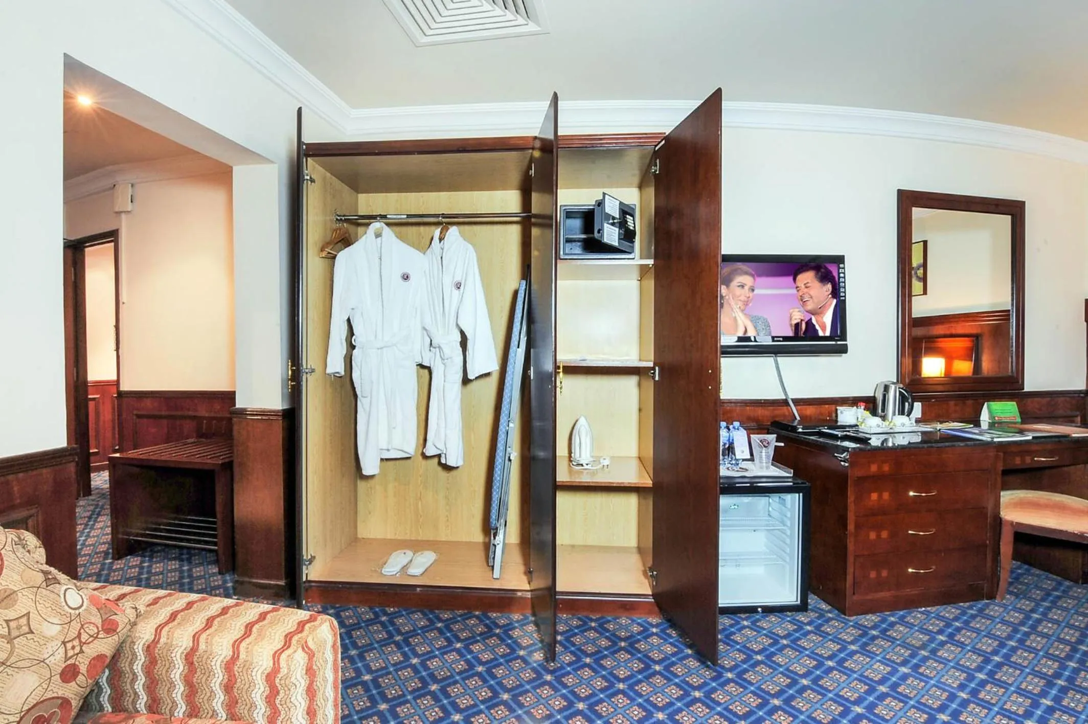 wardrobe in Ramee California Hotel