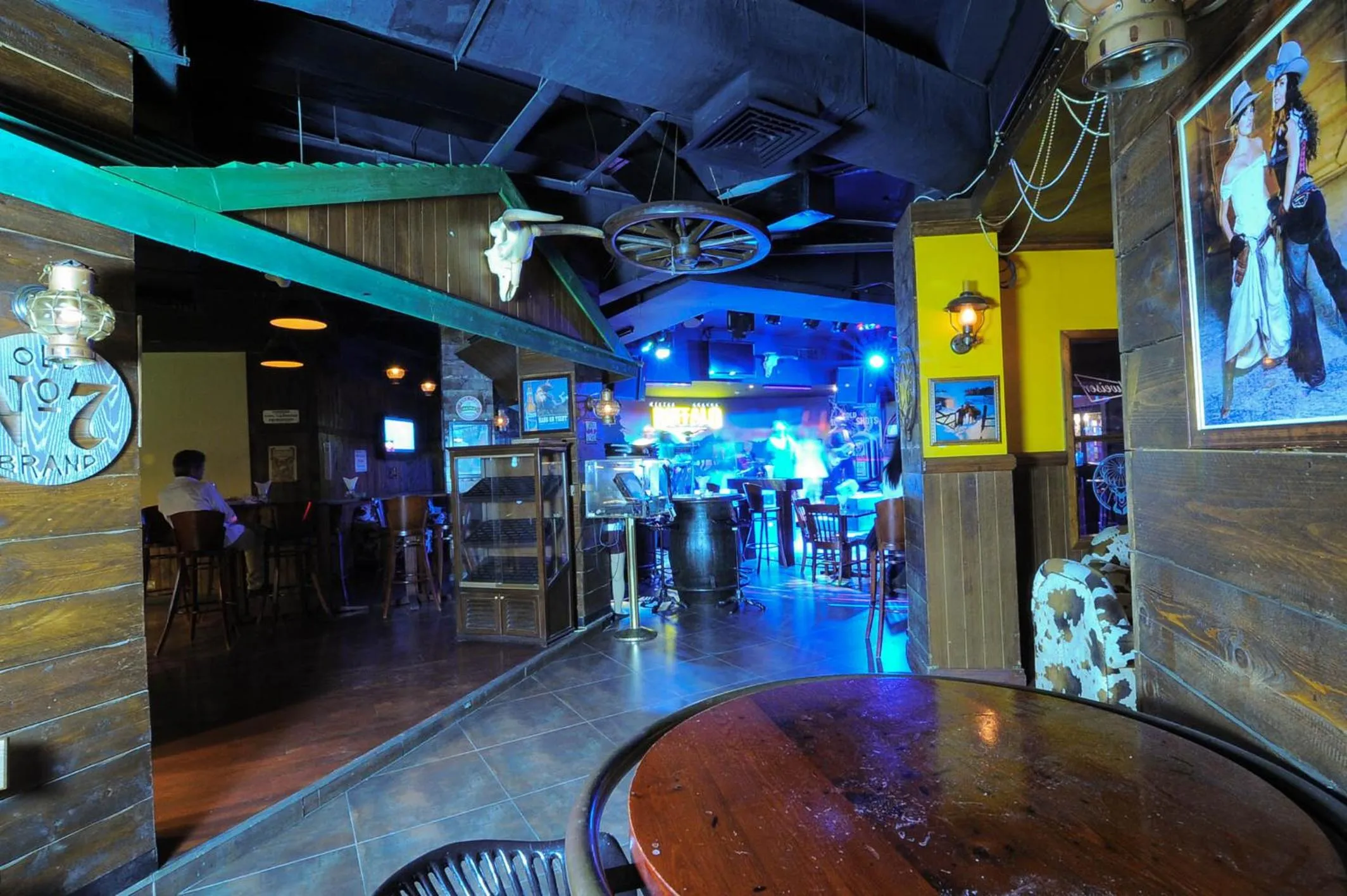 Nightclub / DJ in Ramee California Hotel