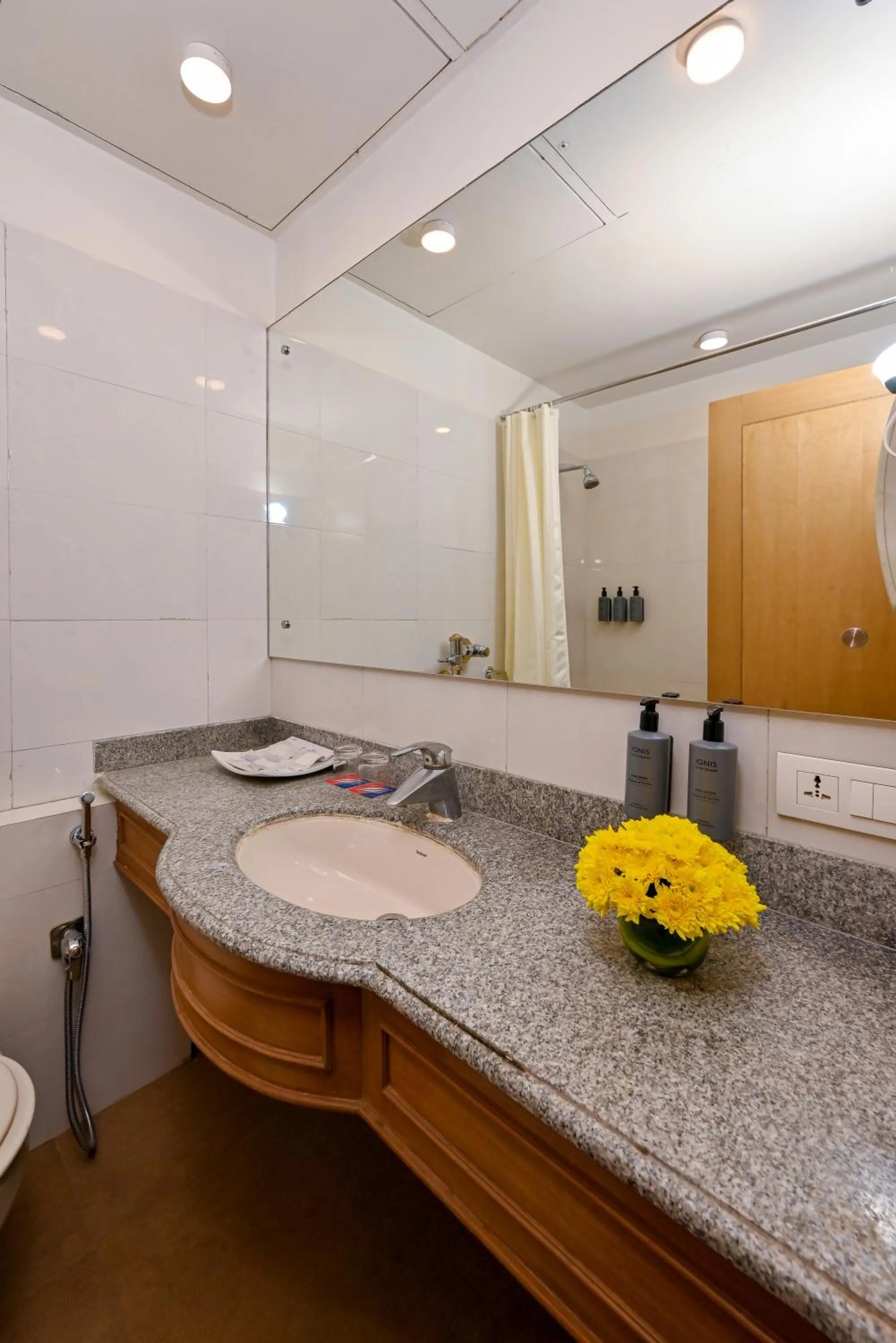 Fariyas Hotel Mumbai , Colaba