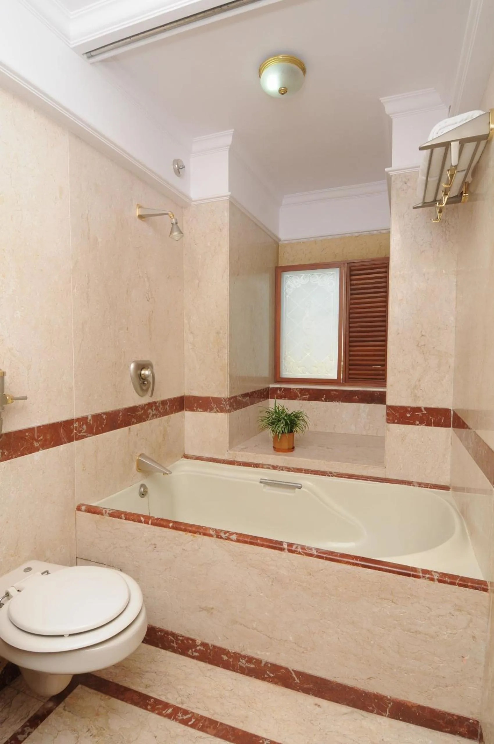 Bathroom in Fariyas Hotel Mumbai , Colaba