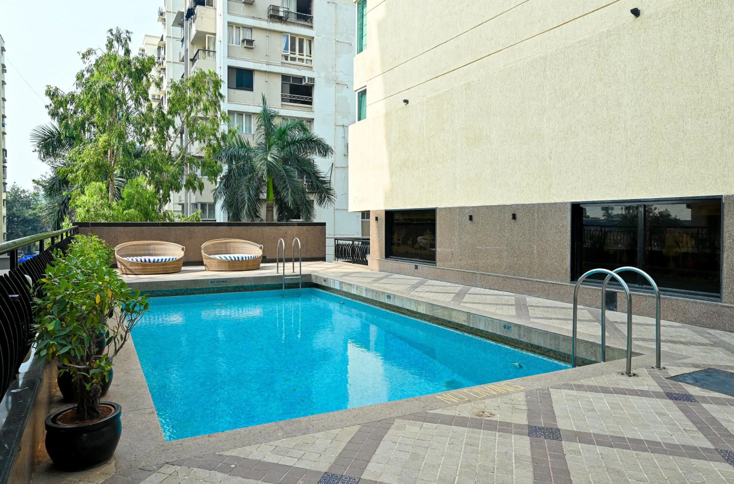 Swimming pool in Fariyas Hotel Mumbai , Colaba