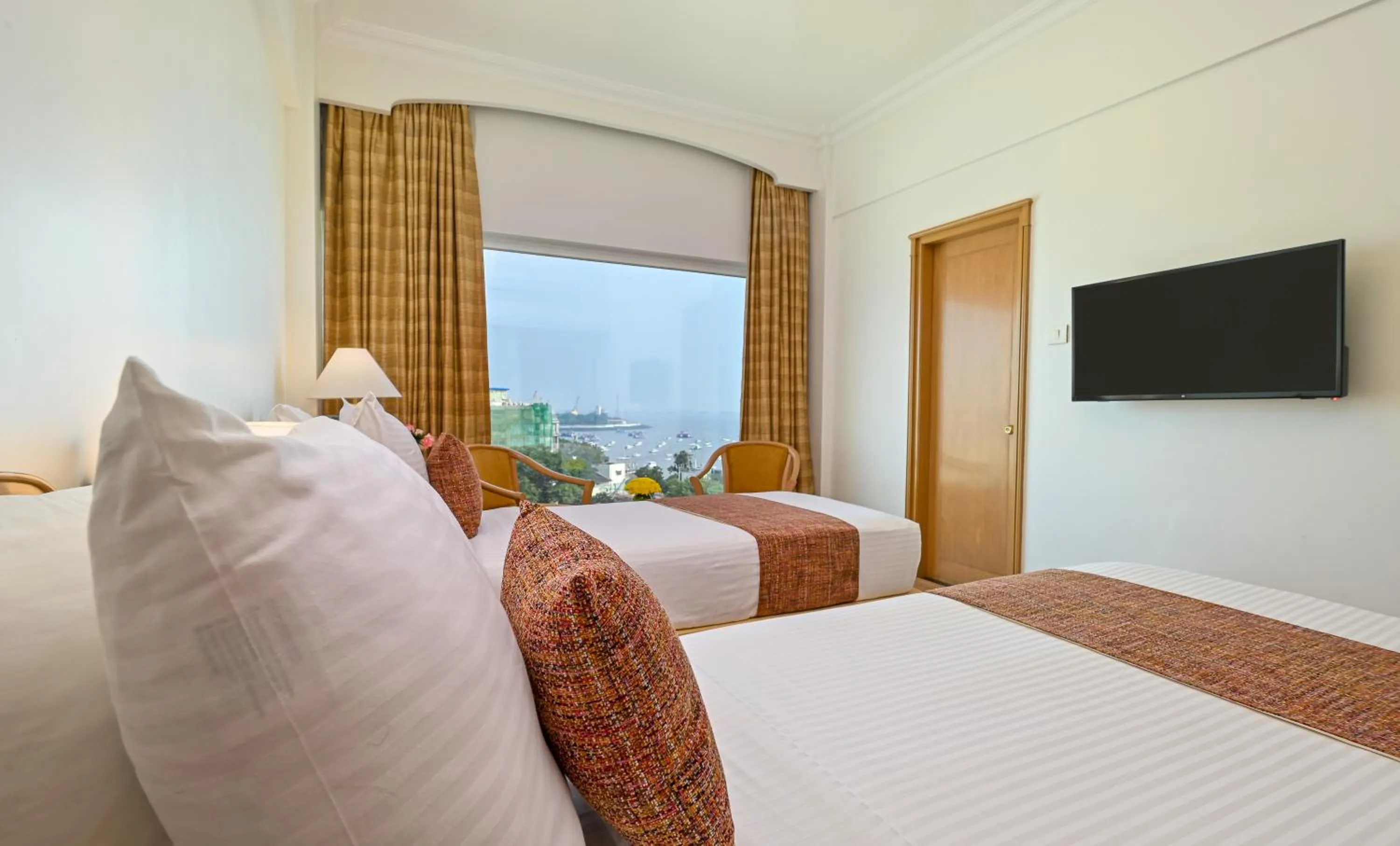 Bed in Fariyas Hotel Mumbai , Colaba