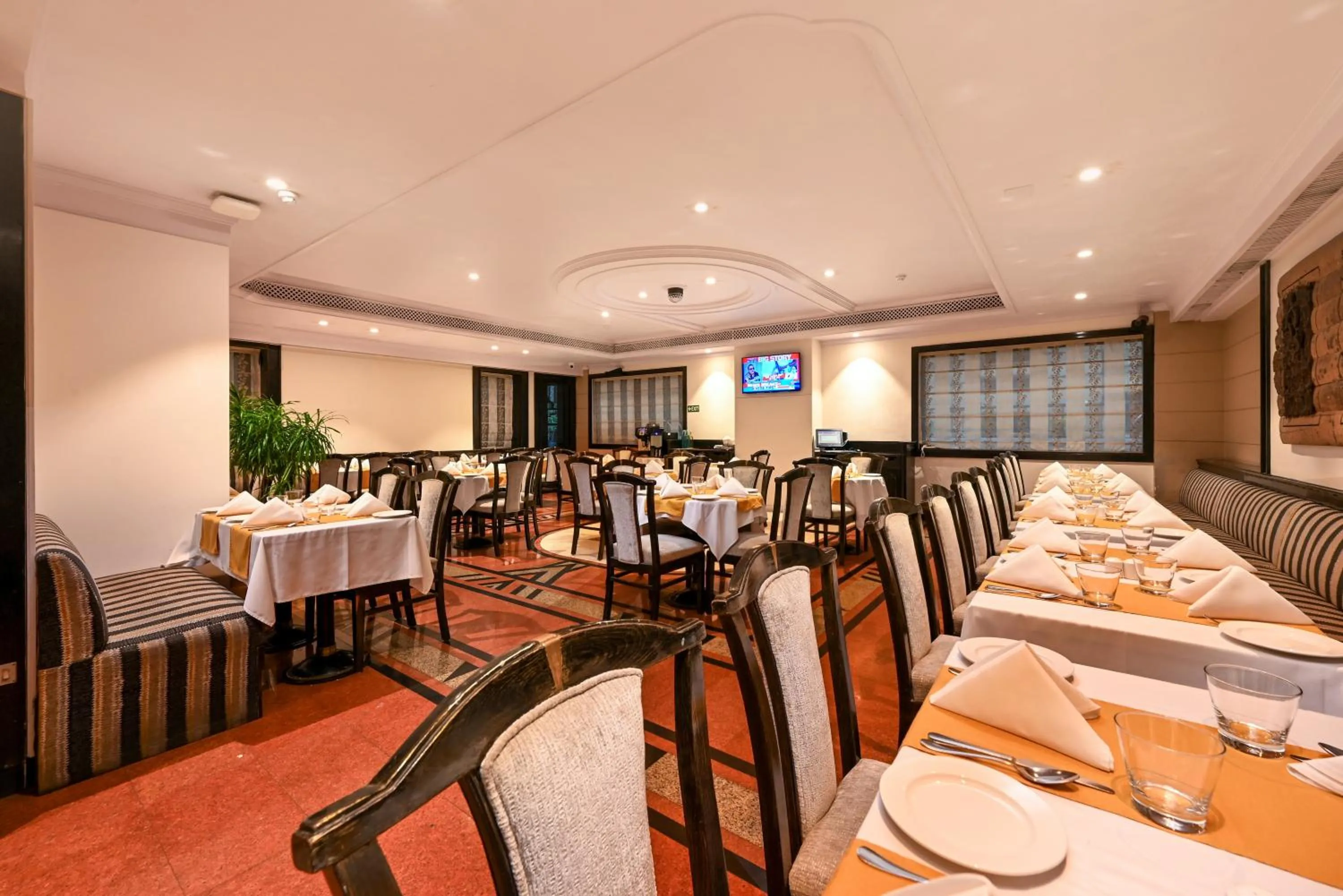 Restaurant/places to eat in Fariyas Hotel Mumbai , Colaba