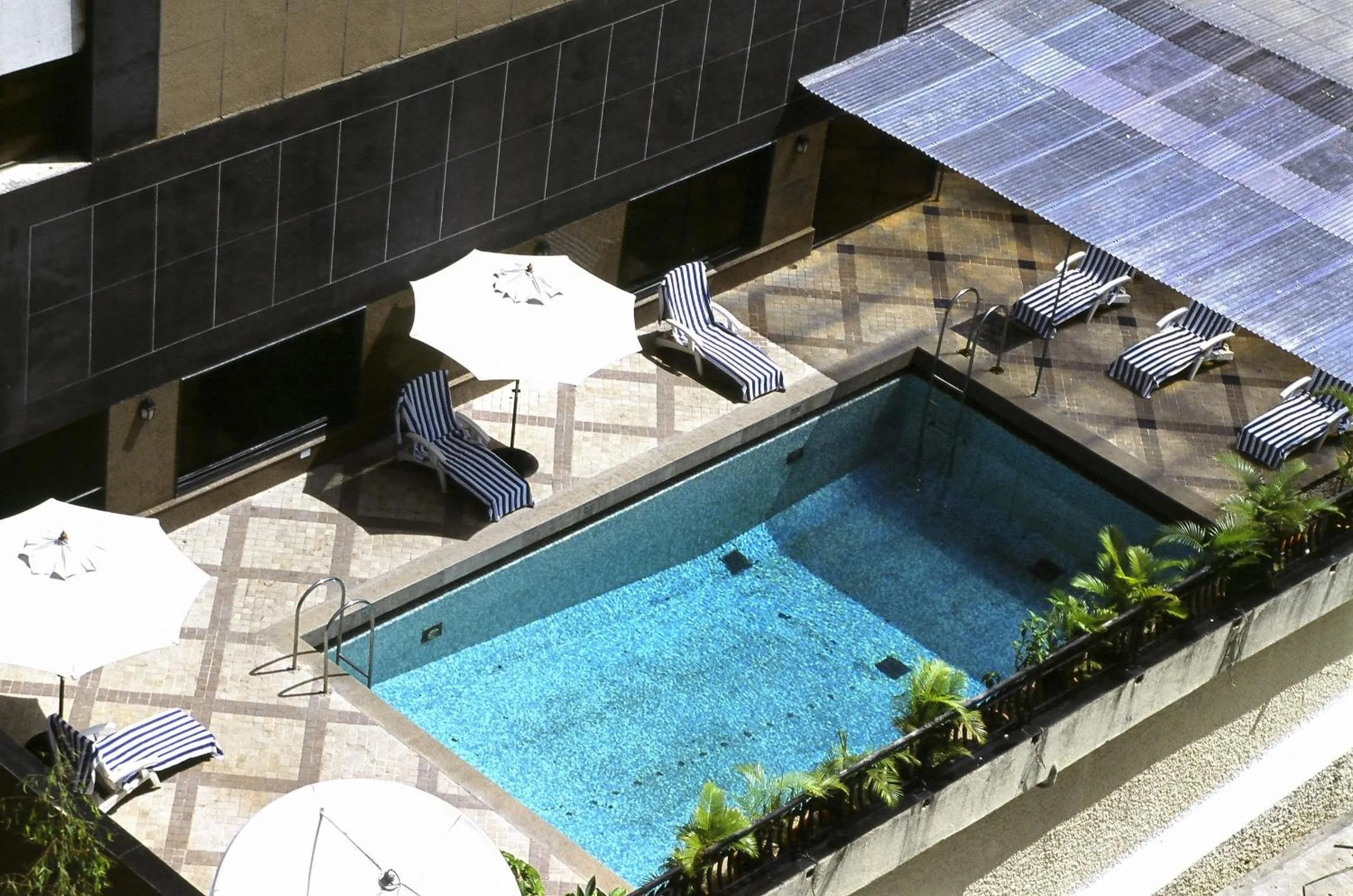 Swimming pool in Fariyas Hotel Mumbai , Colaba