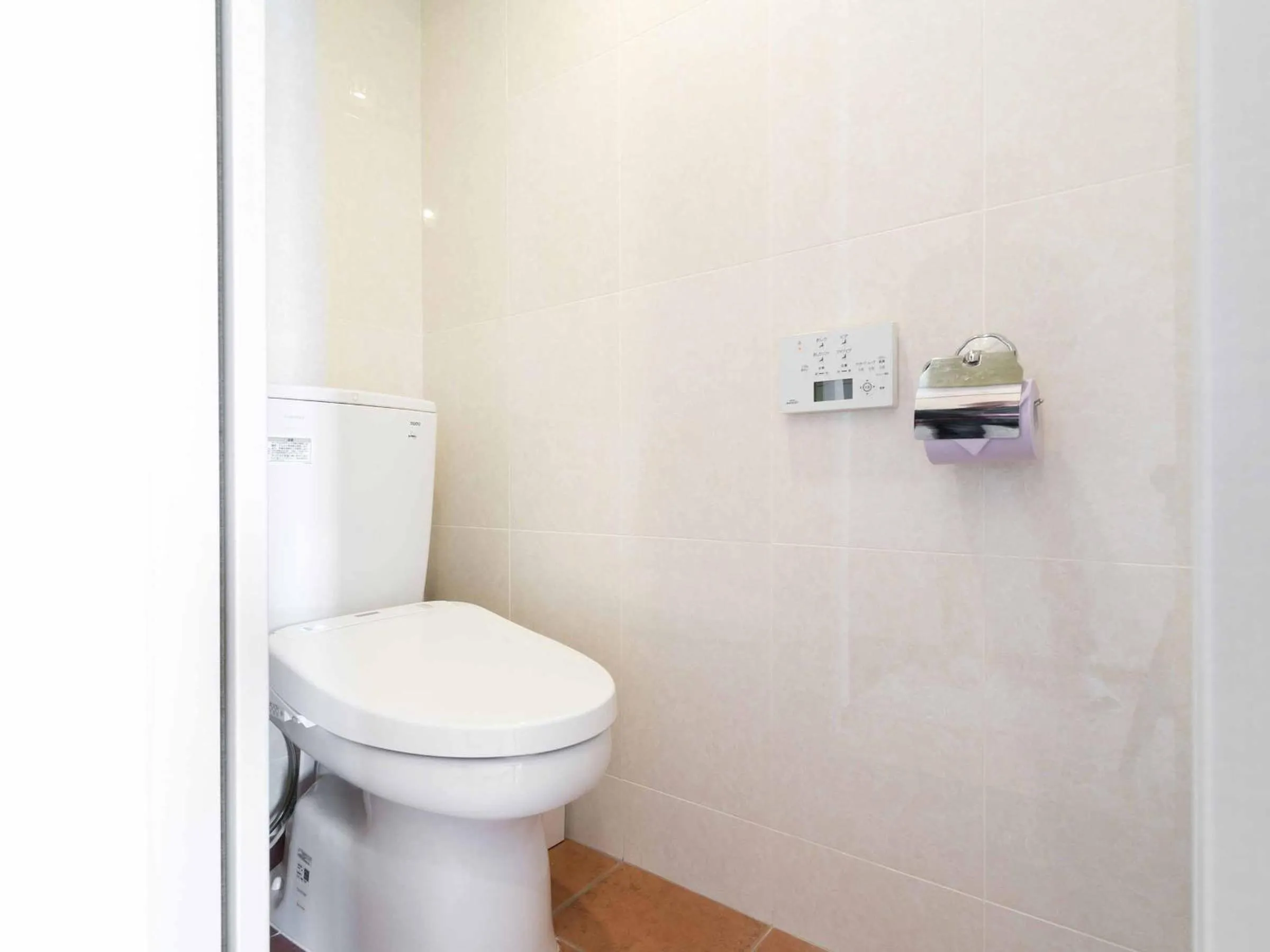 Toilet in Auberge Bonne Chere Raout