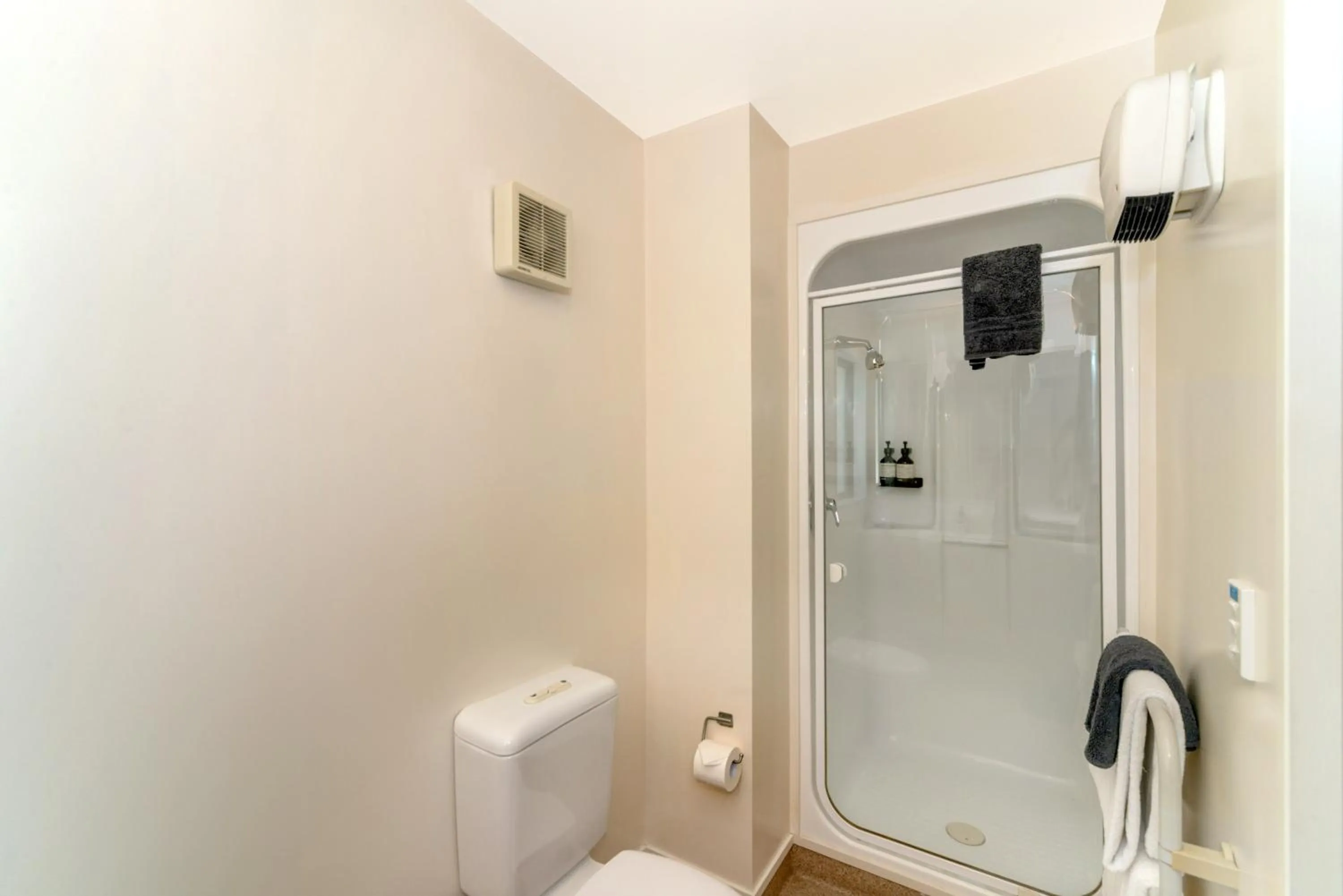 Shower in Bella Vista Gisborne