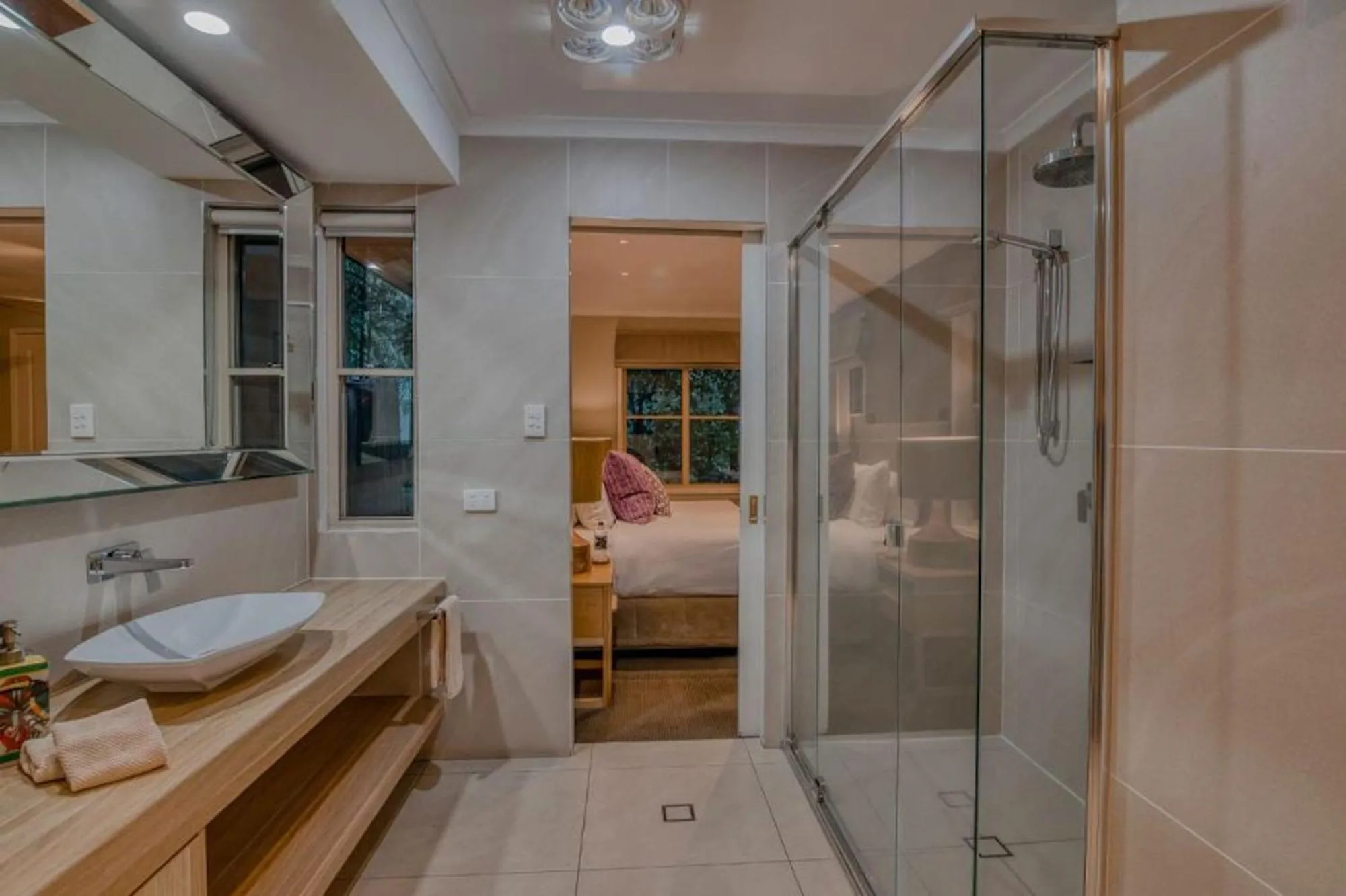Bathroom, Bed in Narrows Escape Rainforest Retreat